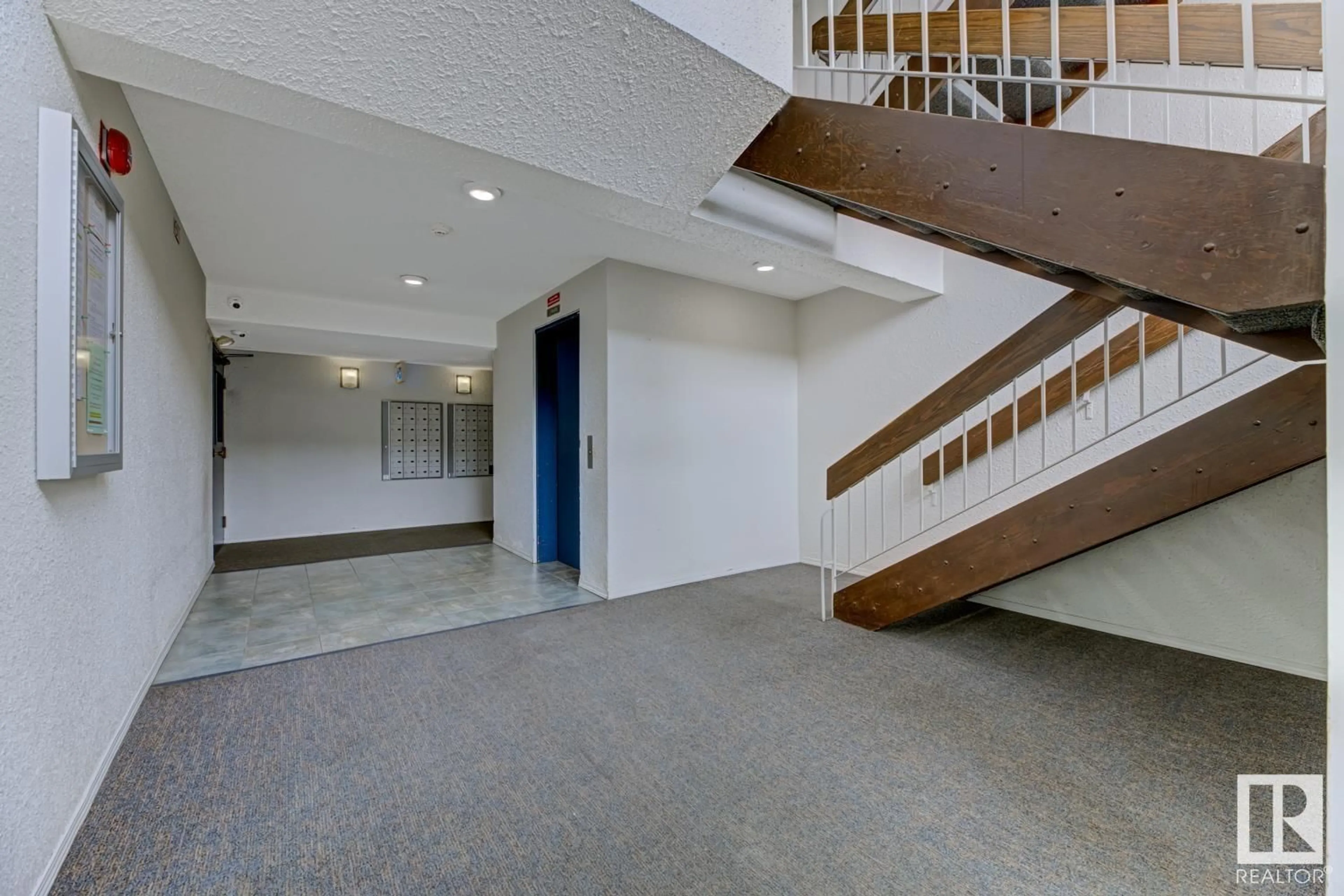 Indoor foyer for #214 - 2620 MILL WOODS RD E NW, Edmonton Alberta T6L5K6