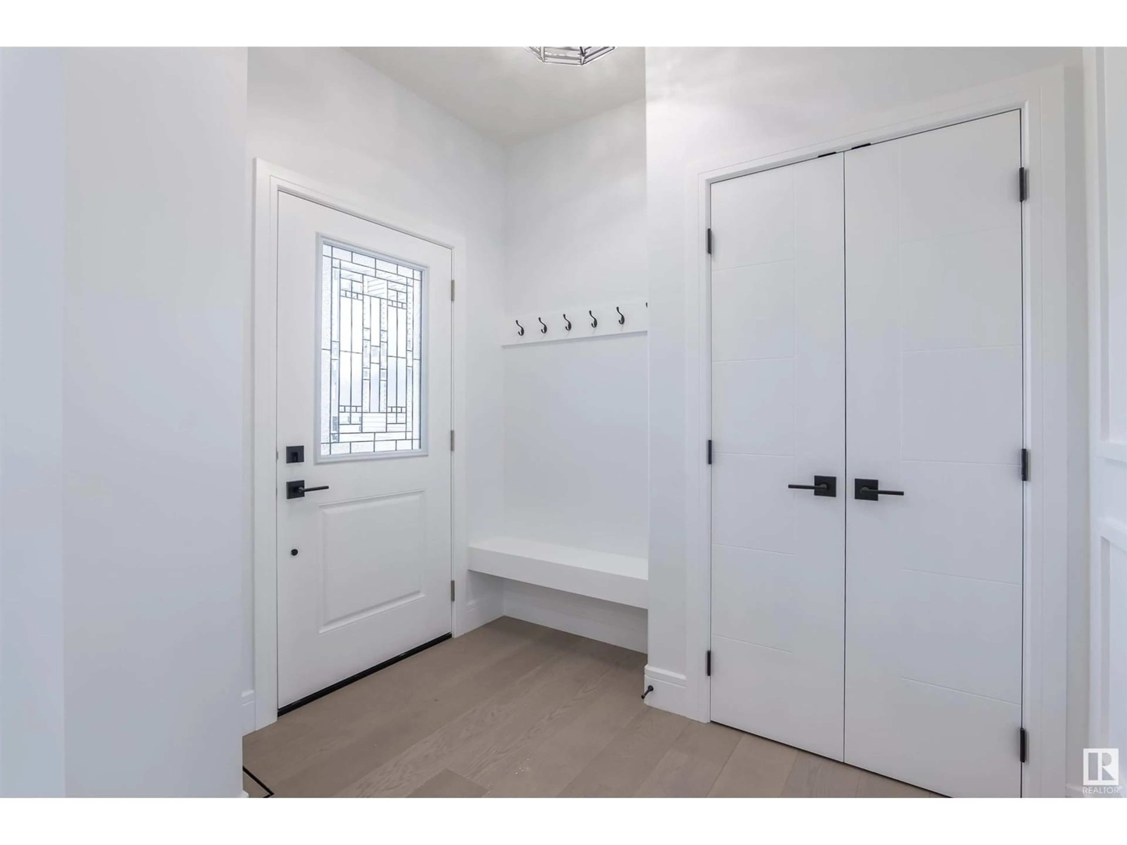 Indoor entryway for 3317 CHICKADEE DR, Edmonton Alberta T5S0V6