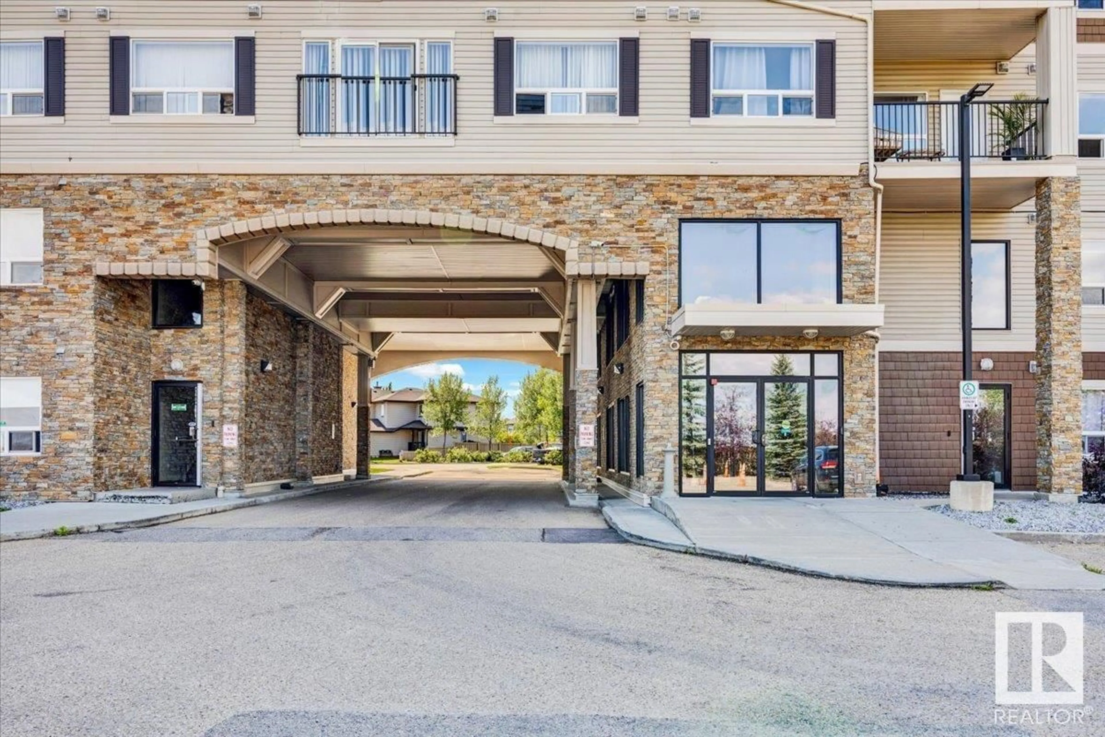 Indoor foyer for #208 - 1520 HAMMOND GA NW, Edmonton Alberta T6M0J4