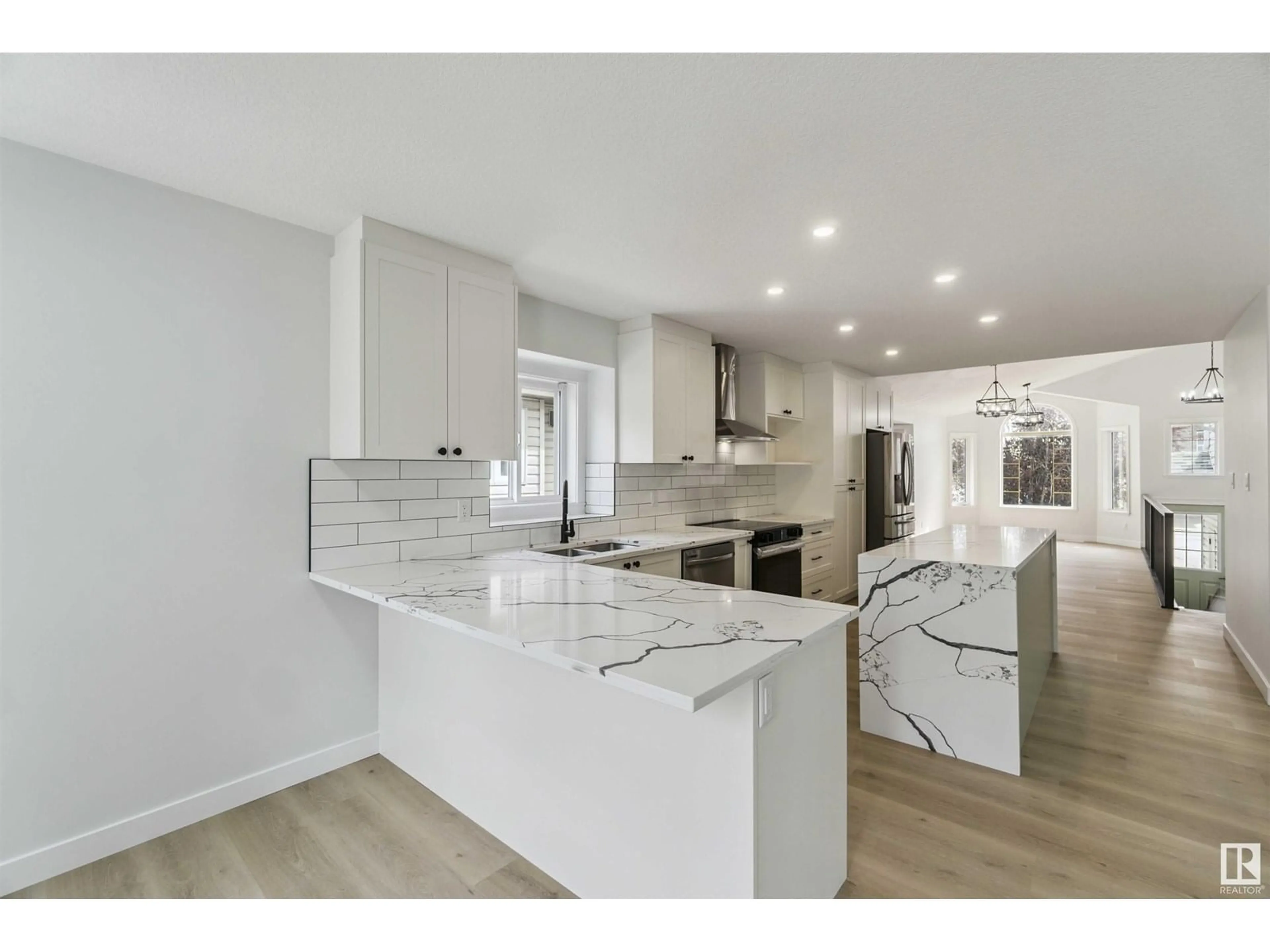 Open concept kitchen, ceramic/tile floor for NW - 618 LAYTON CO, Edmonton Alberta T6R2S9
