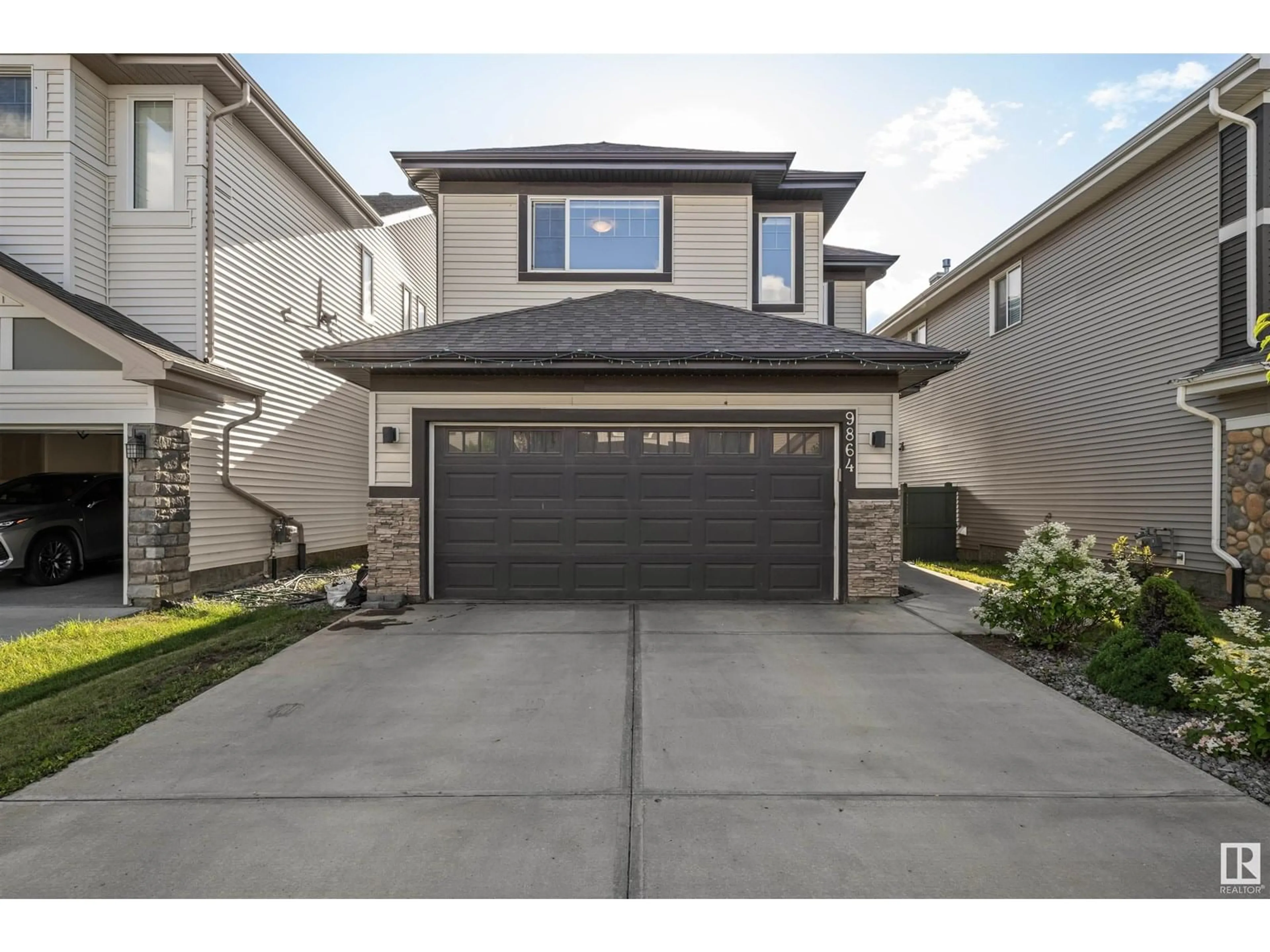 Indoor garage for 9864 222 ST, Edmonton Alberta T5T7J1