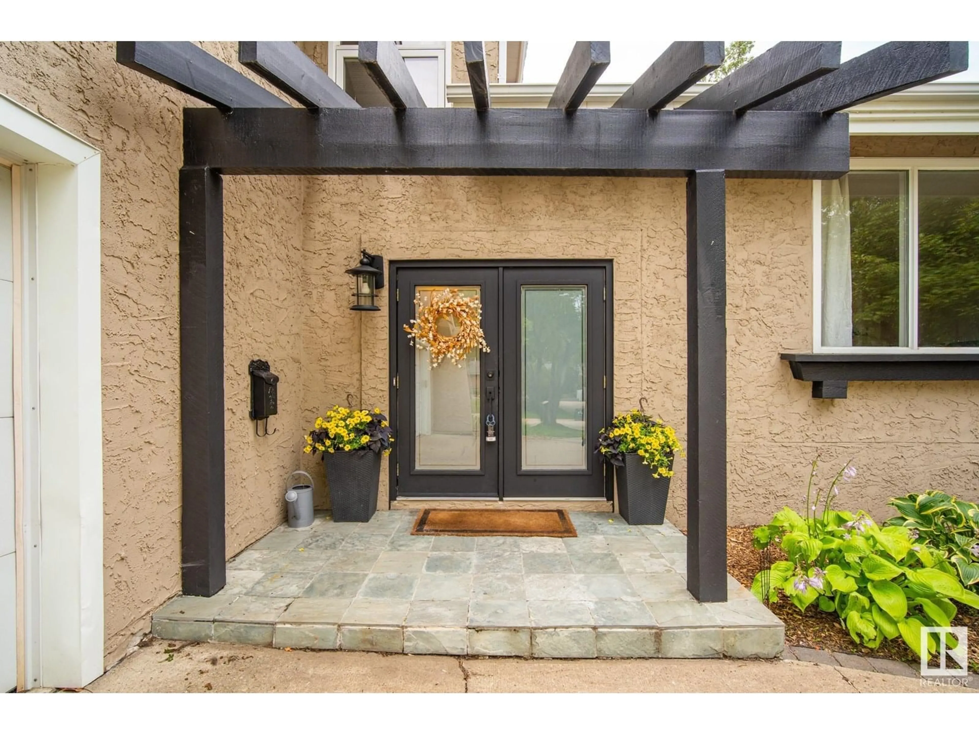 Indoor entryway for 49 MANCHESTER DR, Sherwood Park Alberta T8A0T3