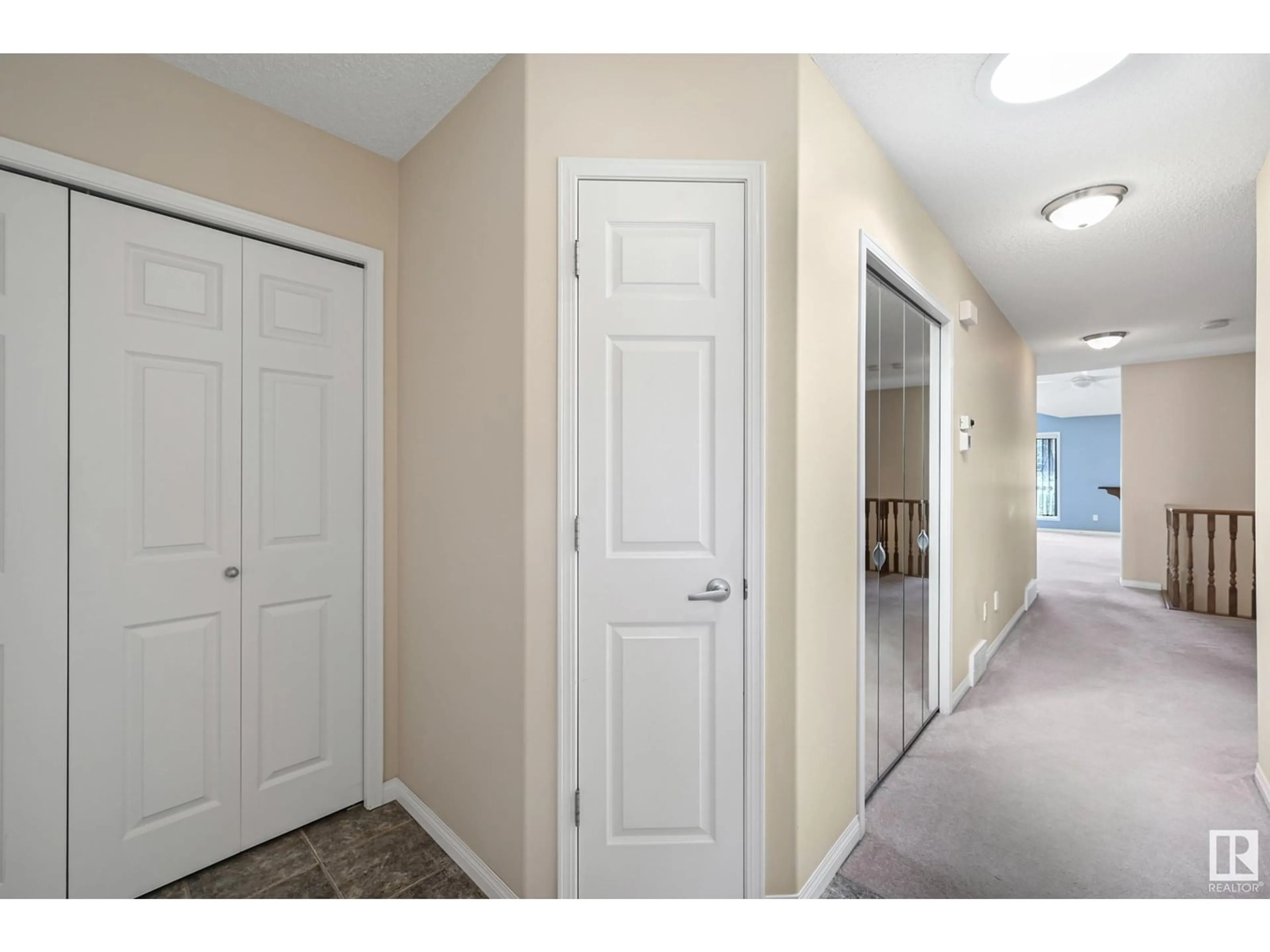 Indoor entryway for 21 - 10848 8 AV, Edmonton Alberta T6W1G5
