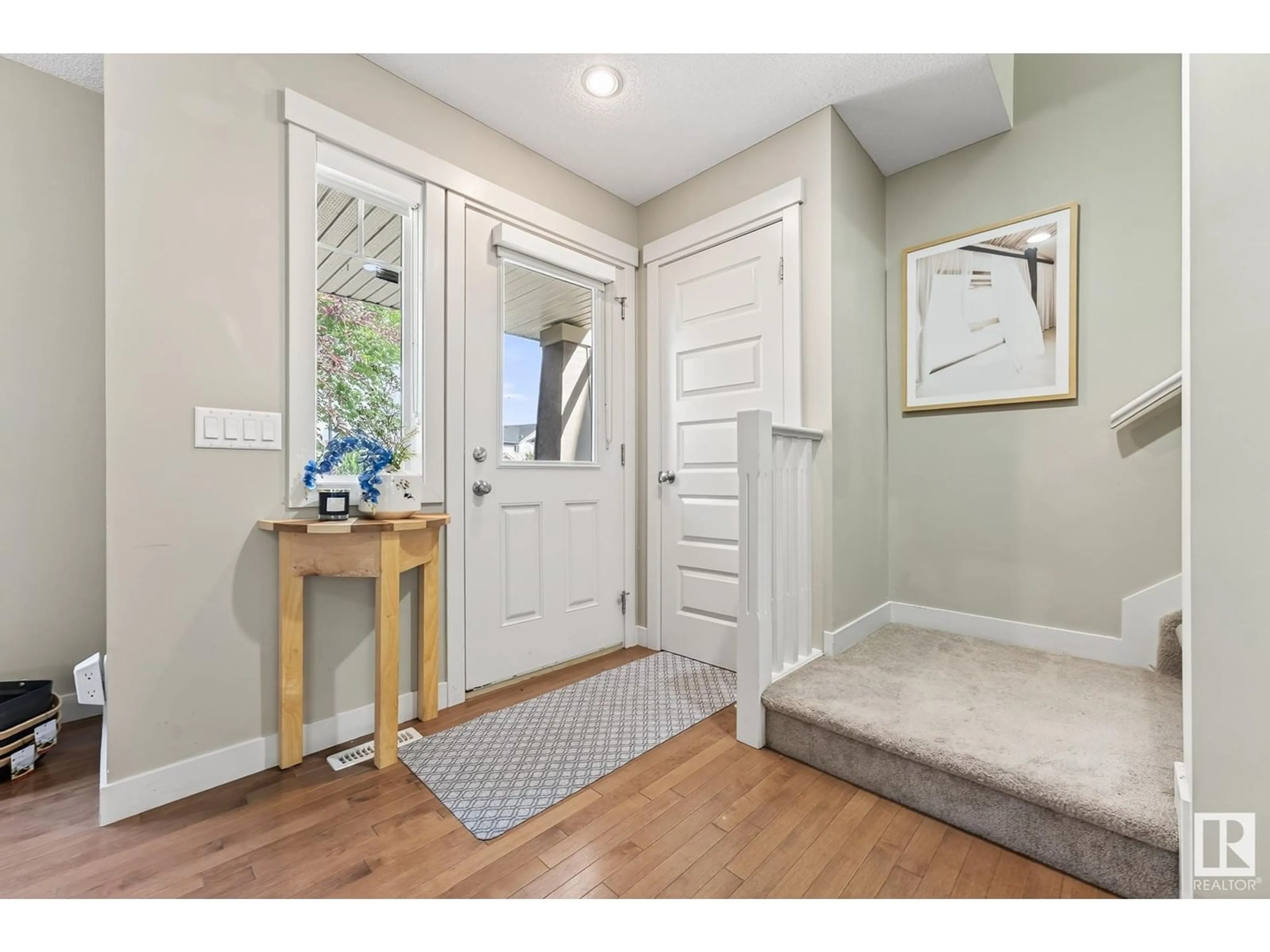 Indoor entryway for 2079 TRUMPETER WY, Edmonton Alberta T5S0E7