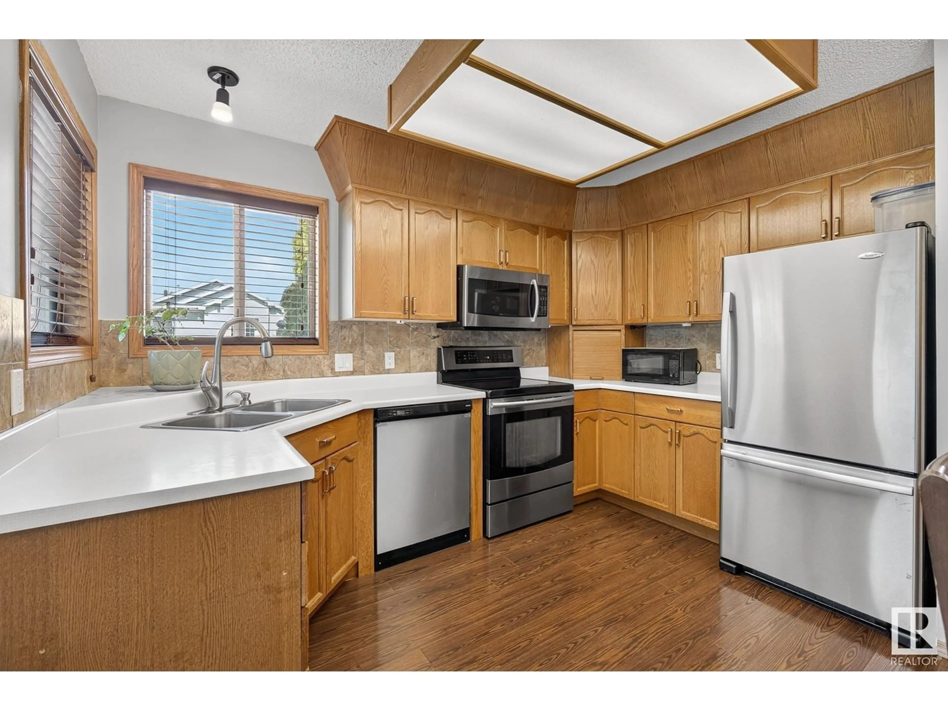Standard kitchen, unknown for 3627 40 AV, Edmonton Alberta T6L6M8