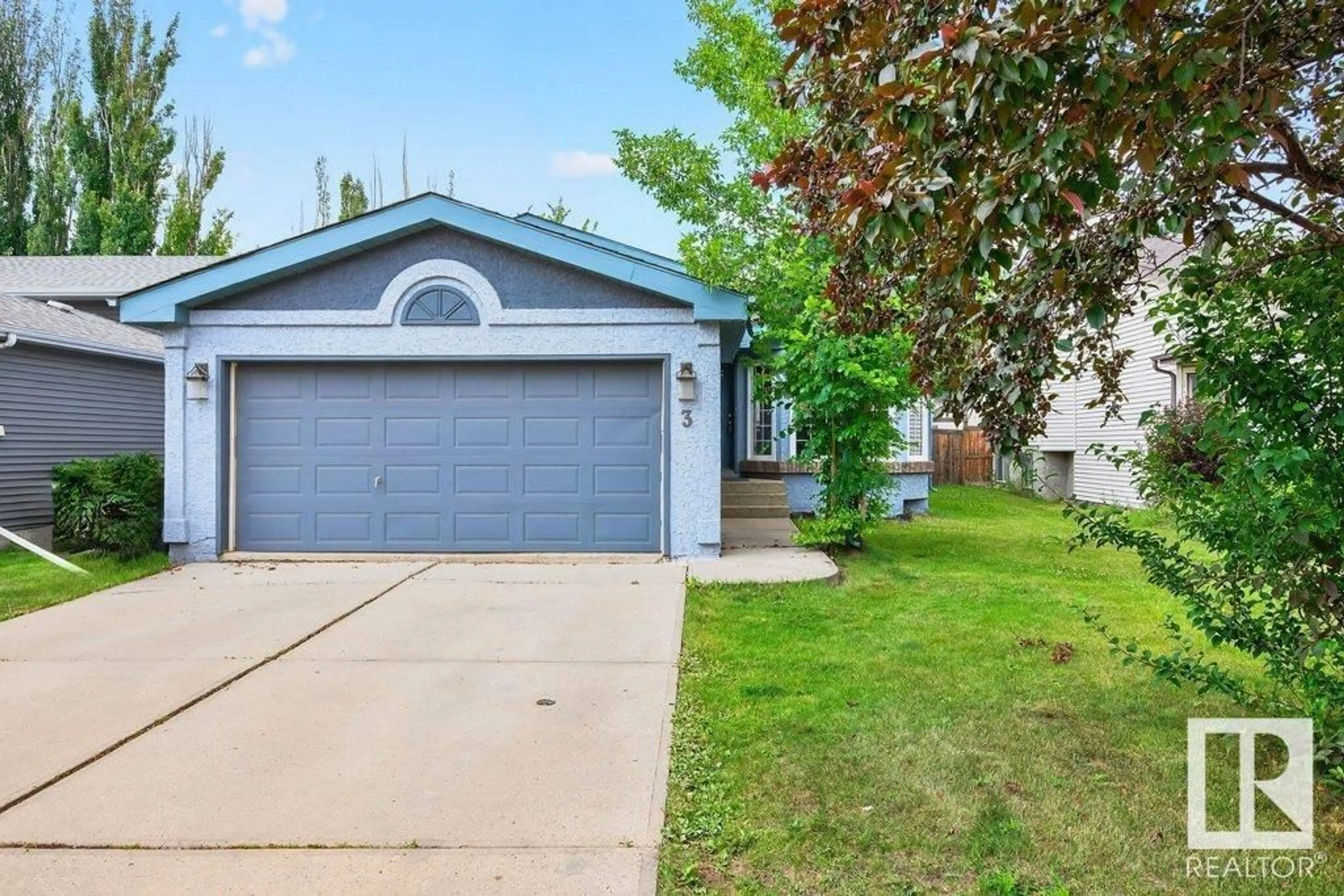 Home with vinyl exterior material, street for 3 FULTON PL, St. Albert Alberta T8N5Z8