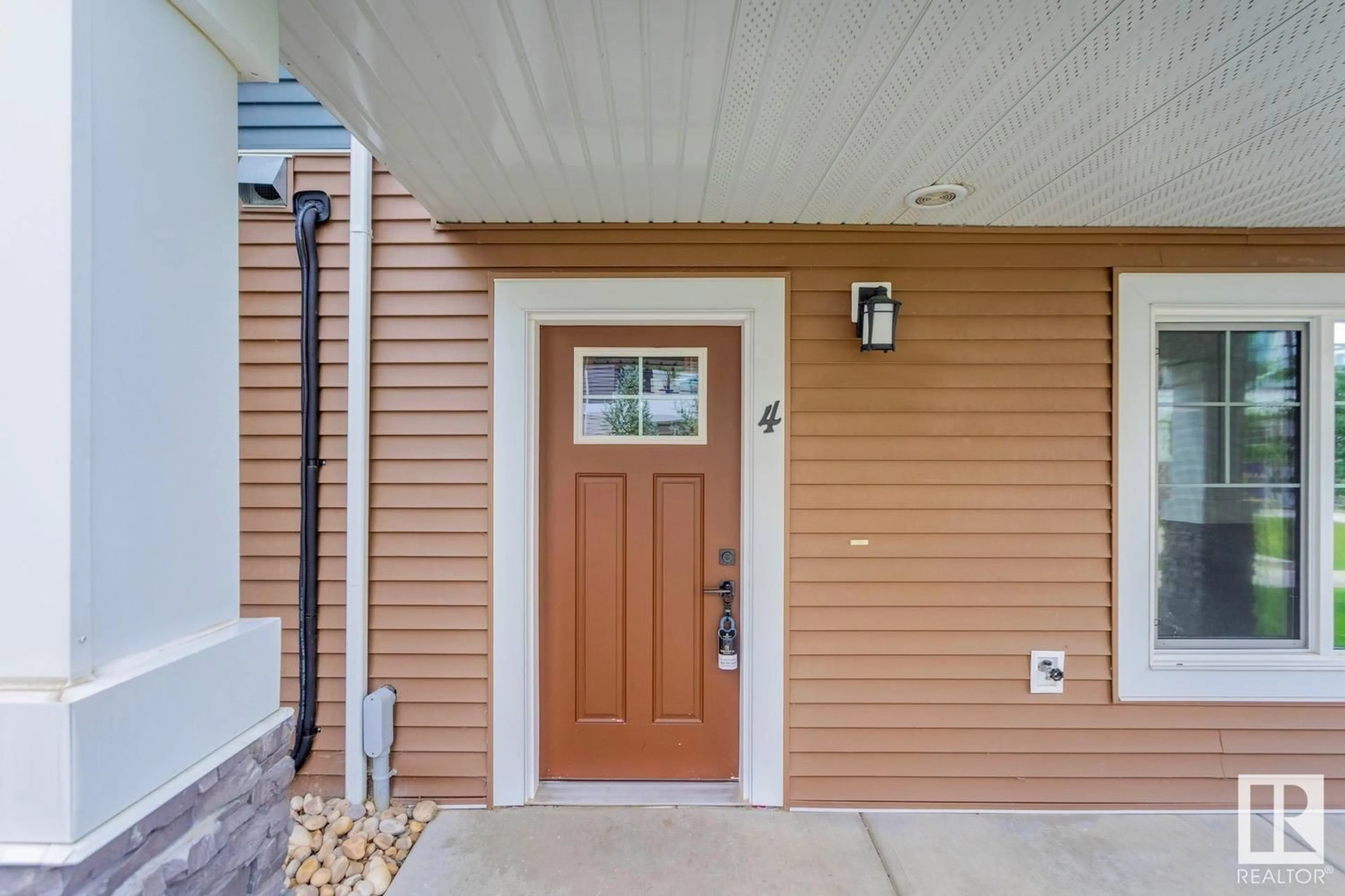 Indoor entryway for 230 EDGEMONT NW, Edmonton Alberta T6M0Y8