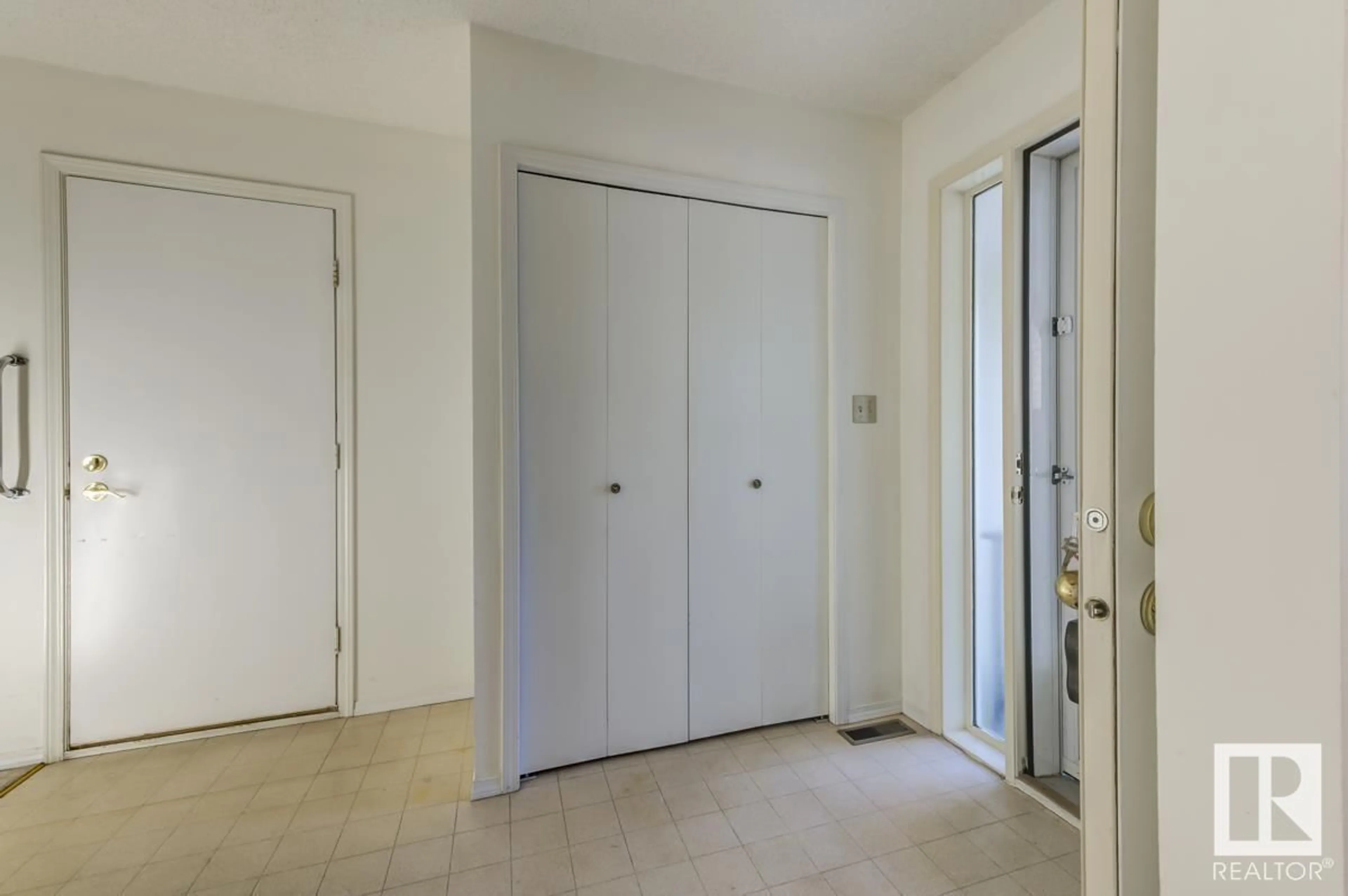 A pic of a room for 21 - 903 109 ST, Edmonton Alberta T6J6R1