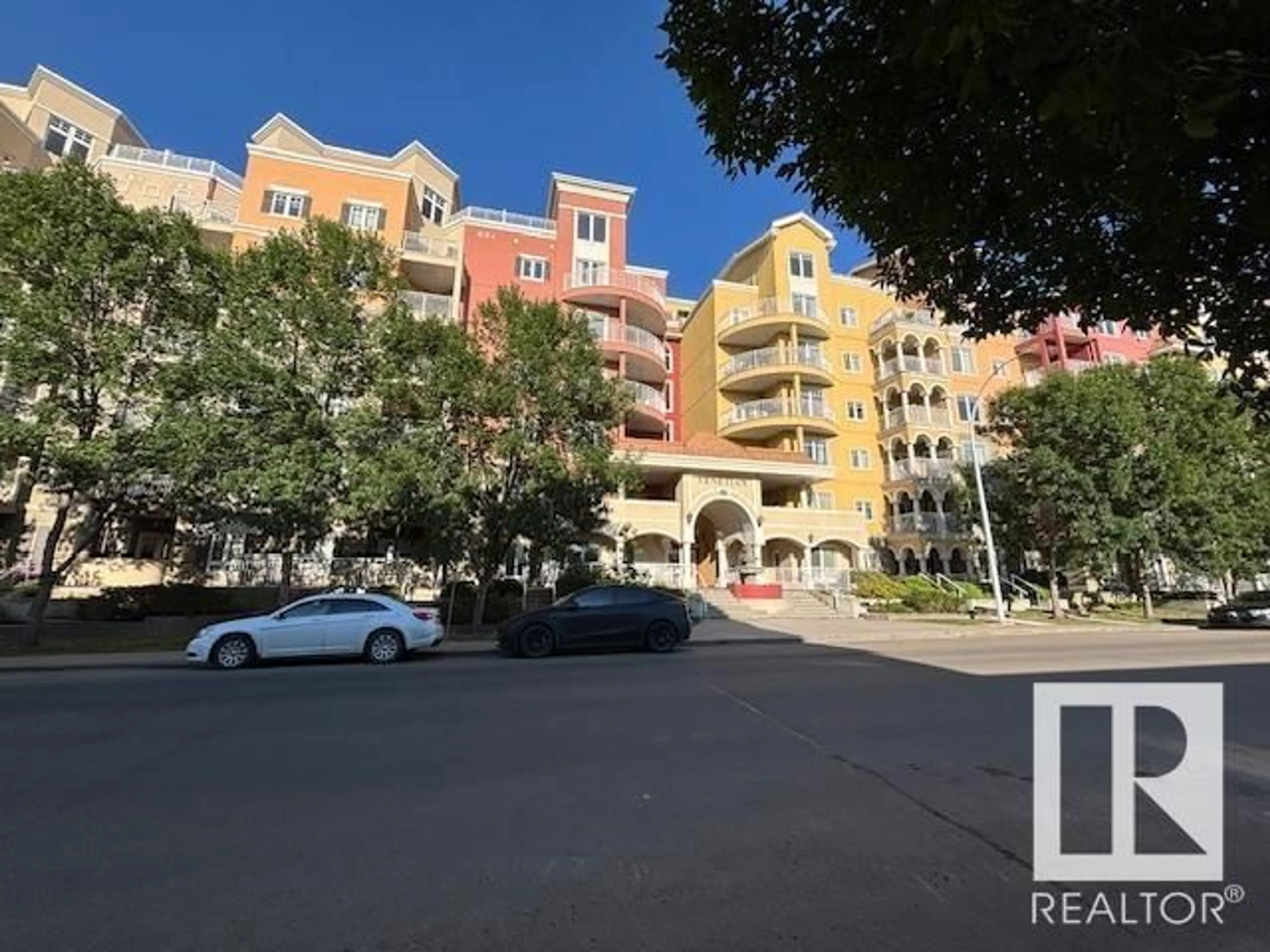 A pic from outside/outdoor area/front of a property/back of a property/a pic from drone, city buildings view from balcony for 617 - 10333 112 ST, Edmonton Alberta T5K0B4