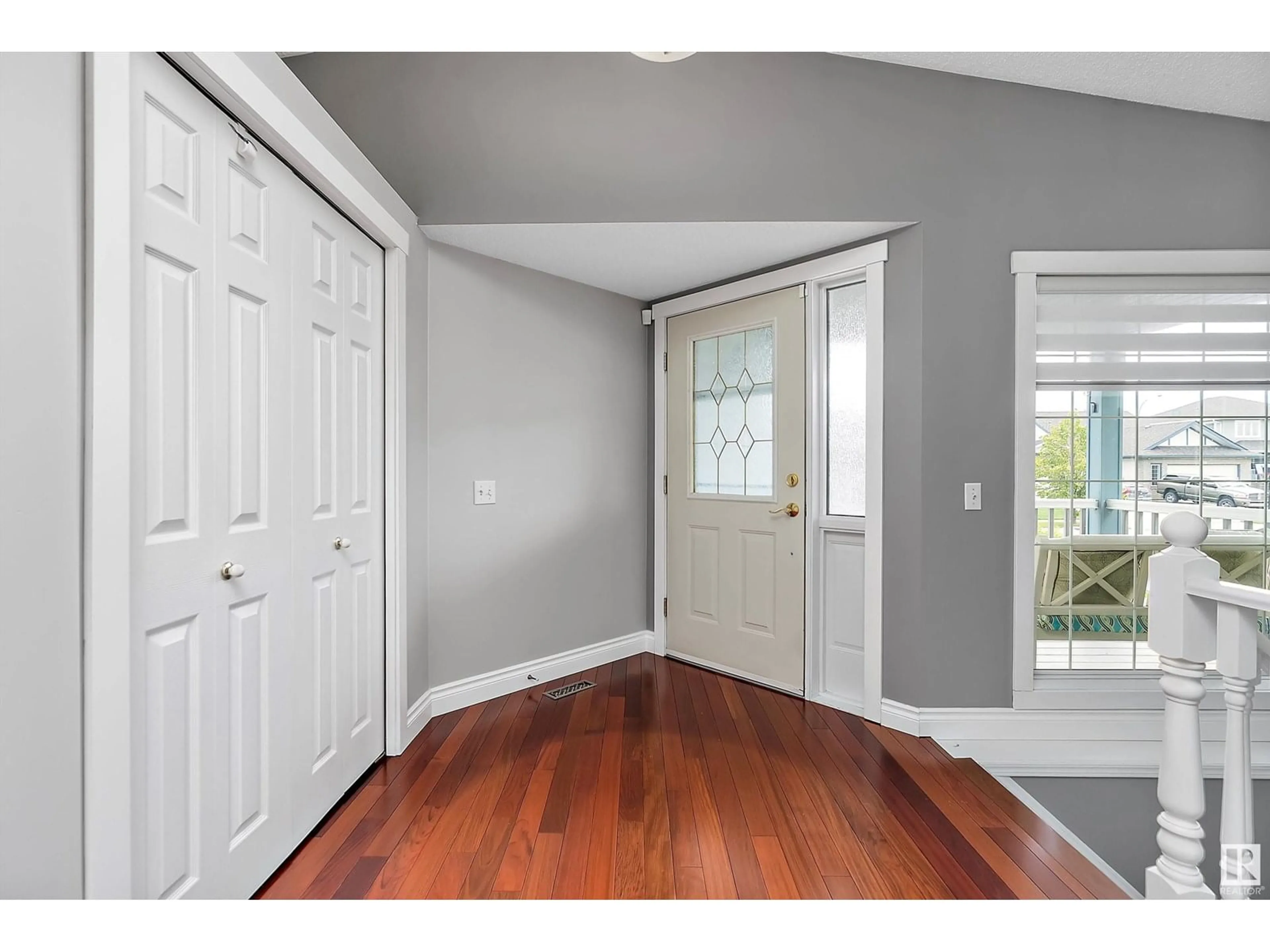 Indoor entryway for 13 NEWMARKET WY, St. Albert Alberta T8N6Y8