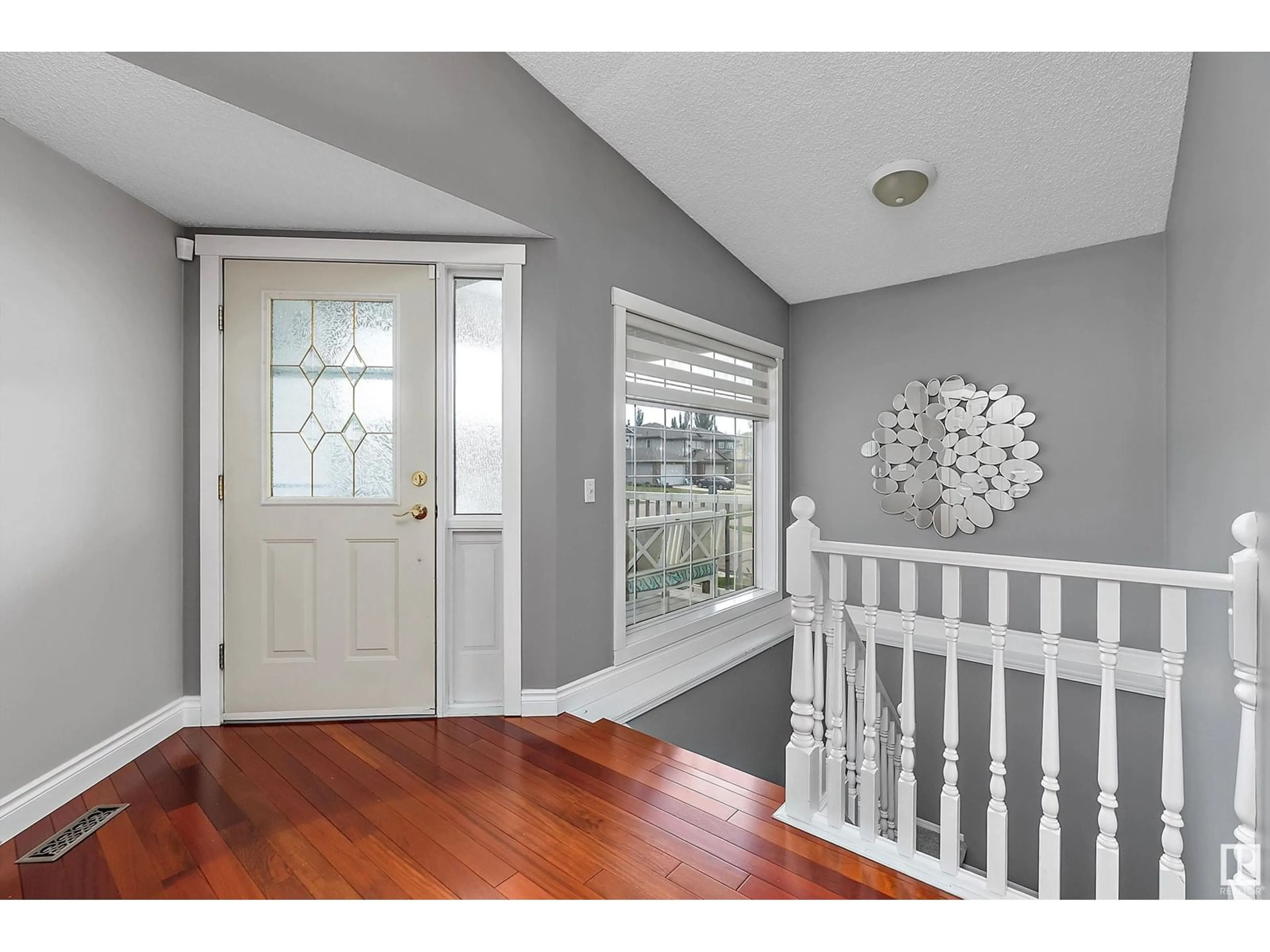 Indoor entryway for 13 NEWMARKET WY, St. Albert Alberta T8N6Y8