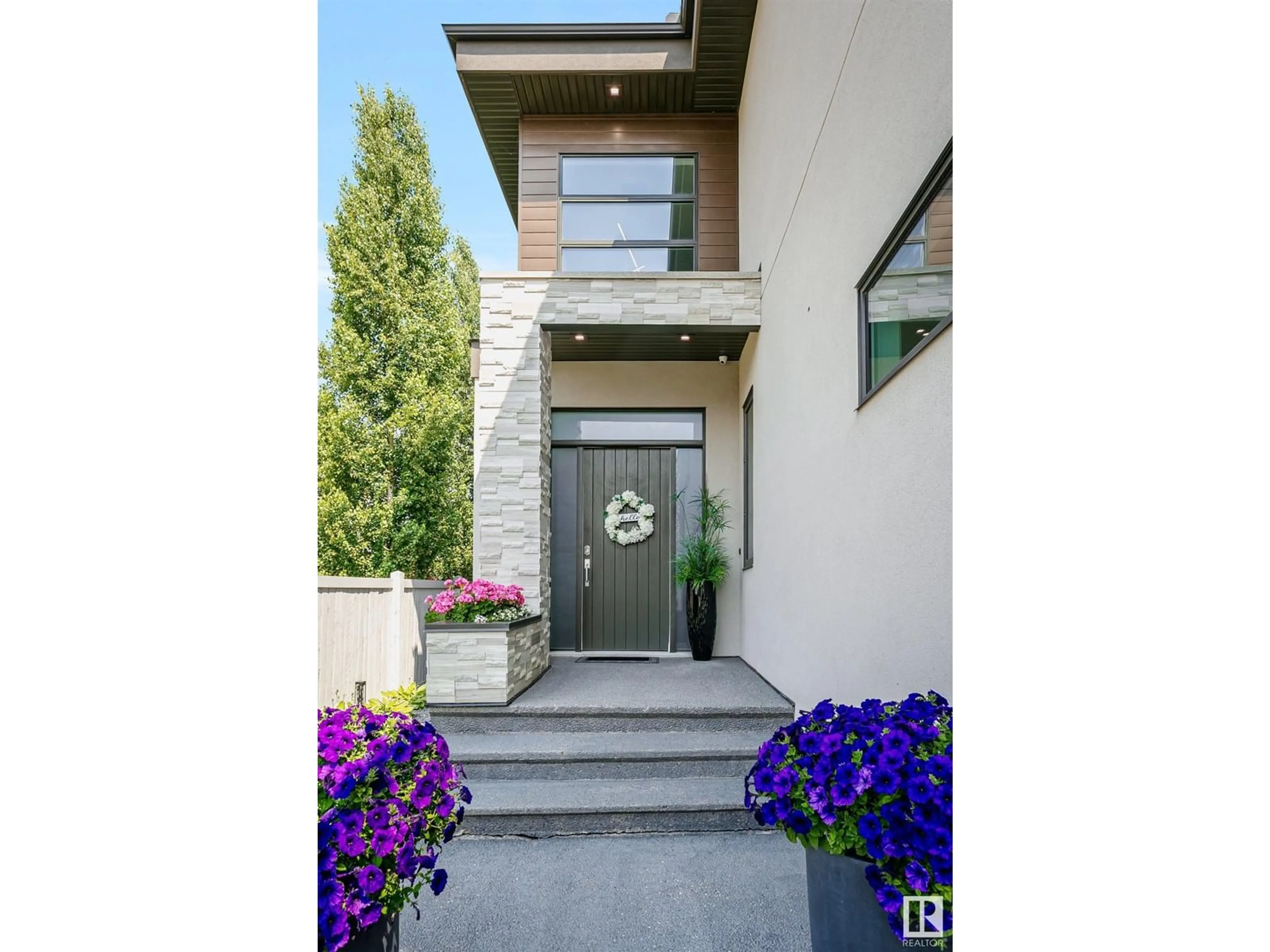 Indoor entryway for 3171 CAMERON HEIGHTS WY, Edmonton Alberta T6M0S5