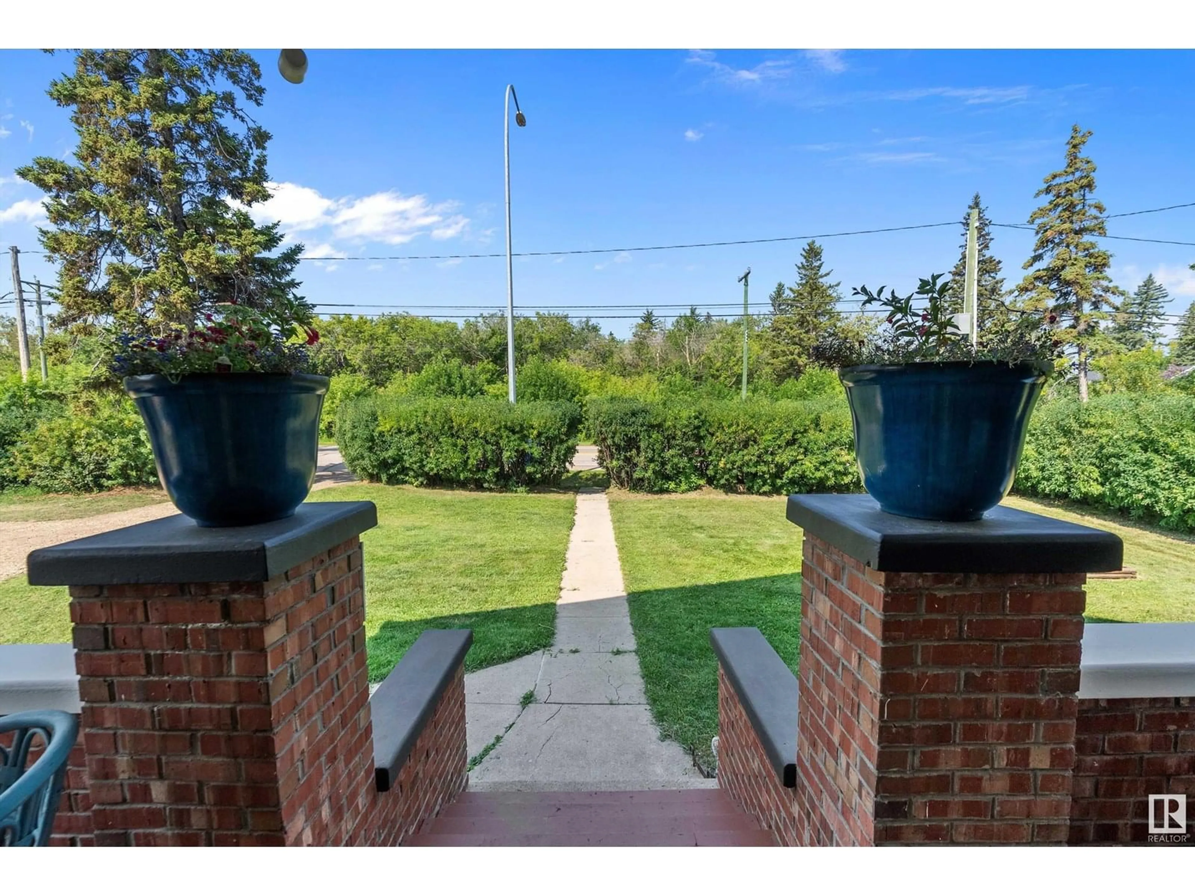 A pic from outside/outdoor area/front of a property/back of a property/a pic from drone, unknown for 4511 48 ST, Bruderheim Alberta T0B0S0