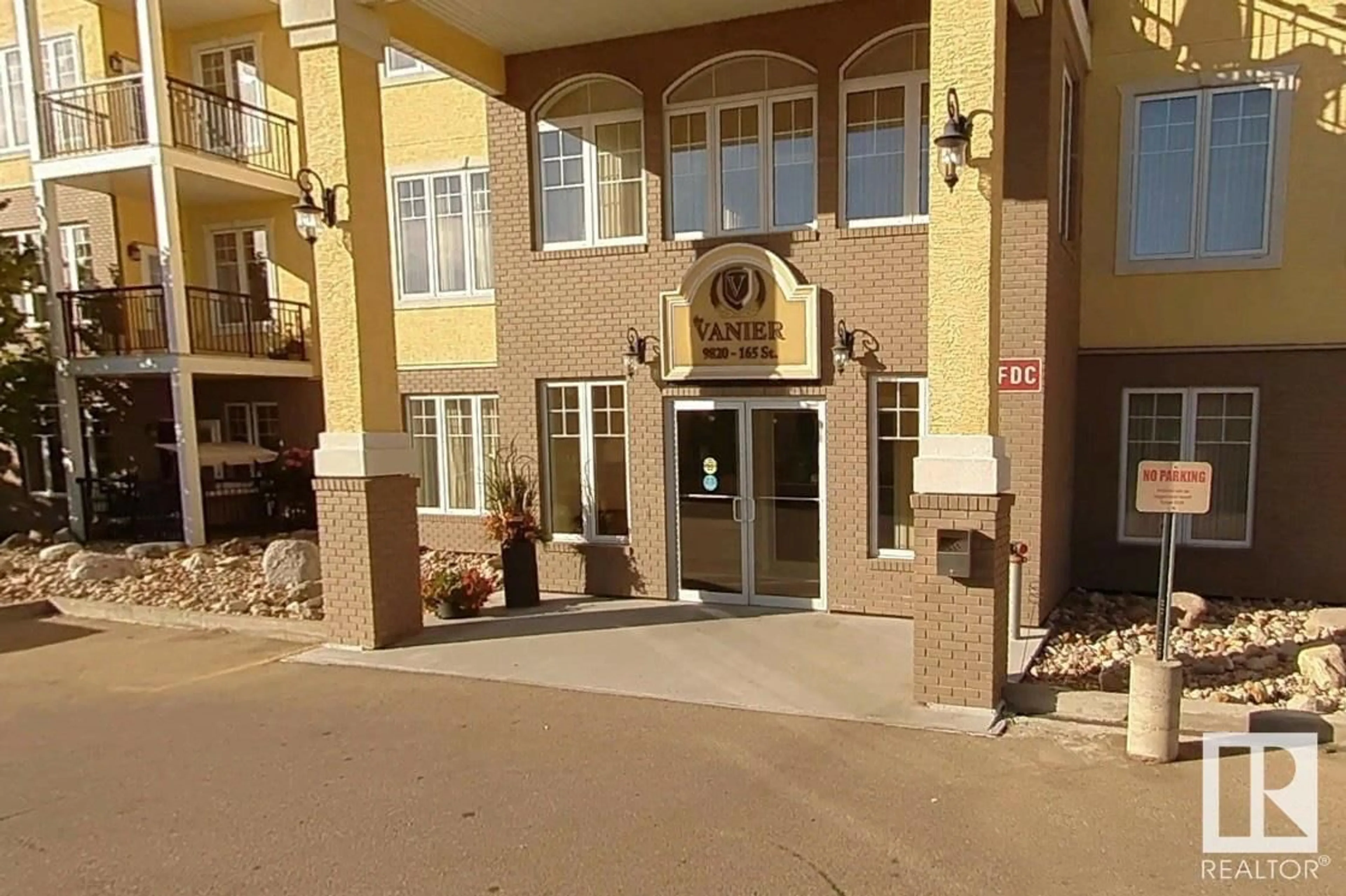 Indoor foyer for #209 - 9820 165 ST, Edmonton Alberta T5P0N3