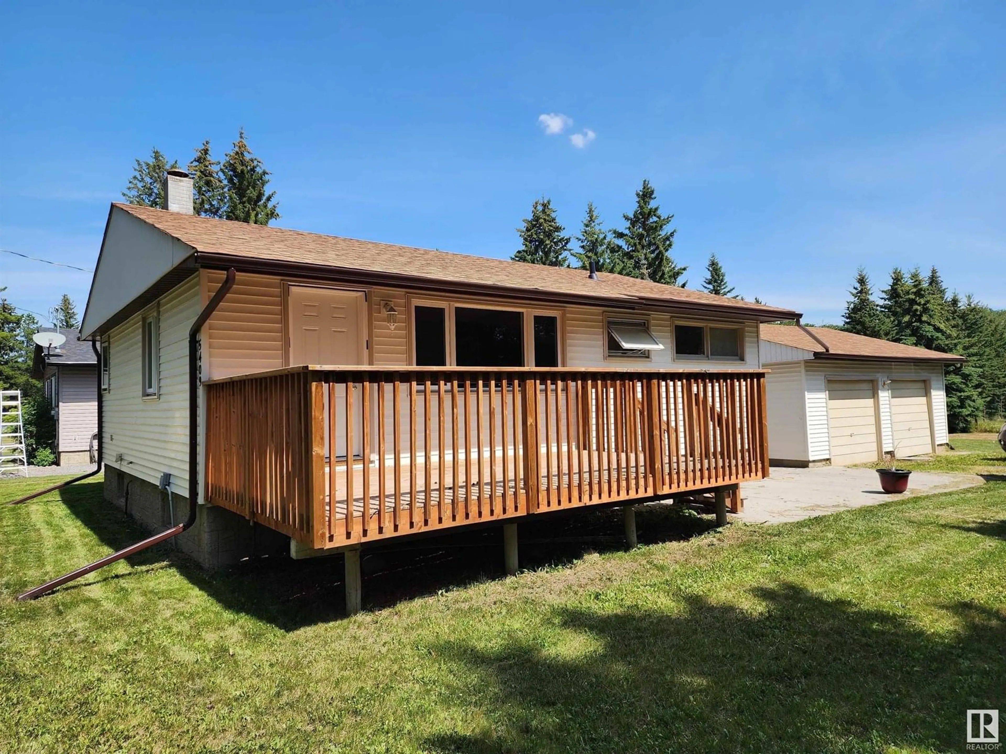 Home with vinyl exterior material, unknown for 5409 50 ST, Thorsby Alberta T0C2P0
