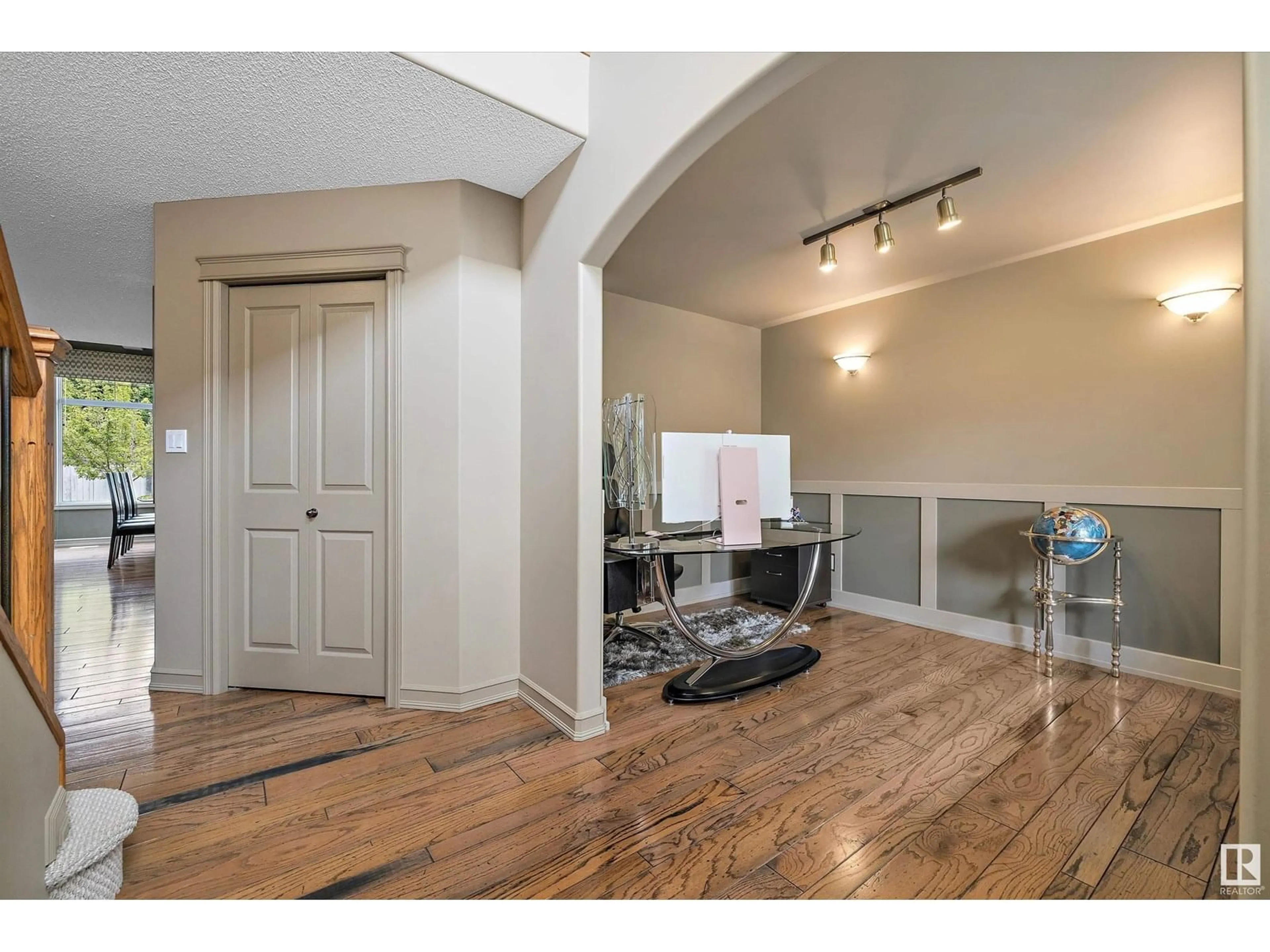 Indoor entryway for 1226 SUMMERSIDE DR, Edmonton Alberta T6X1B4