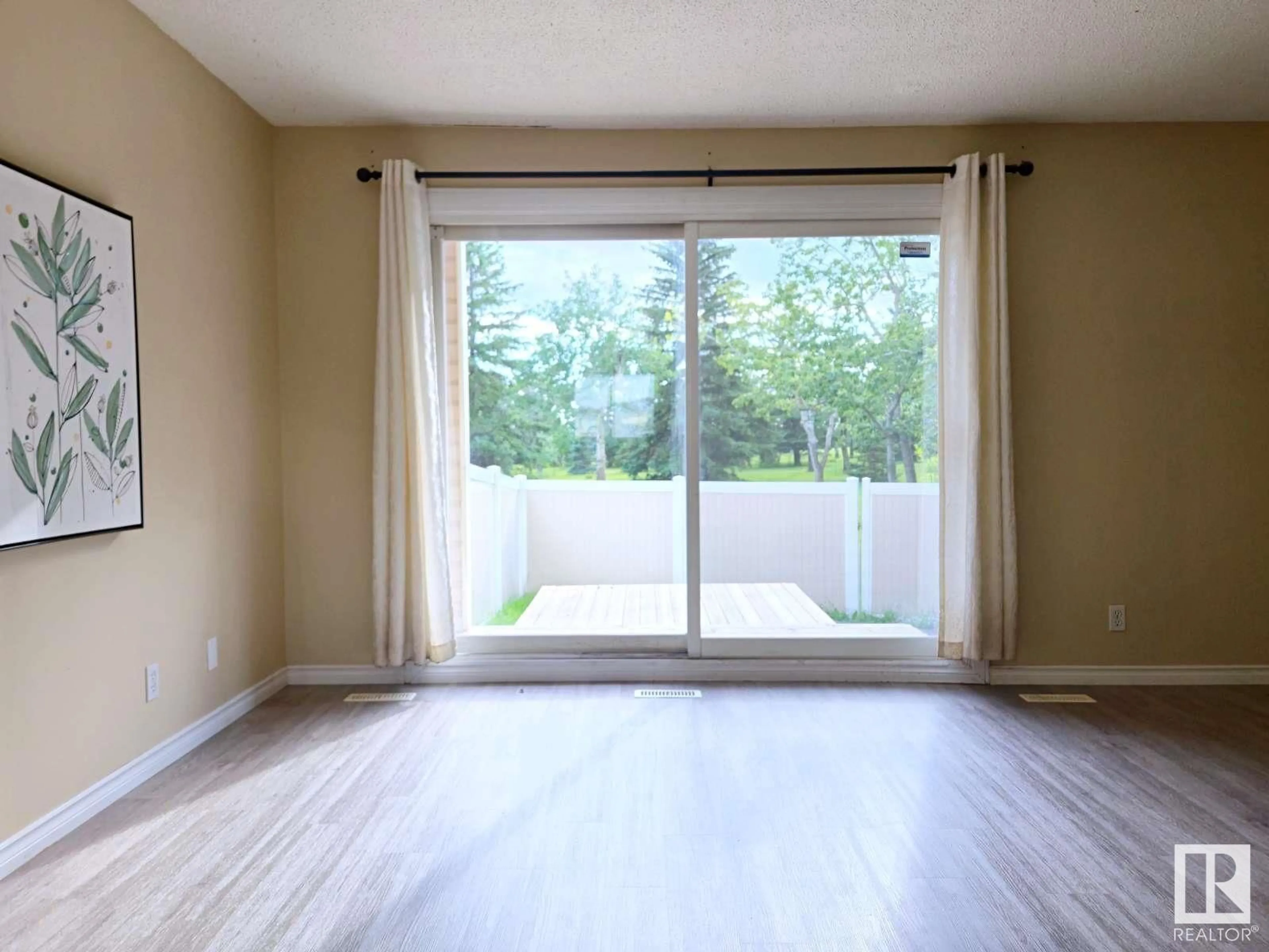 A pic of a room for NW - 14458 56 ST, Edmonton Alberta T5A3R1