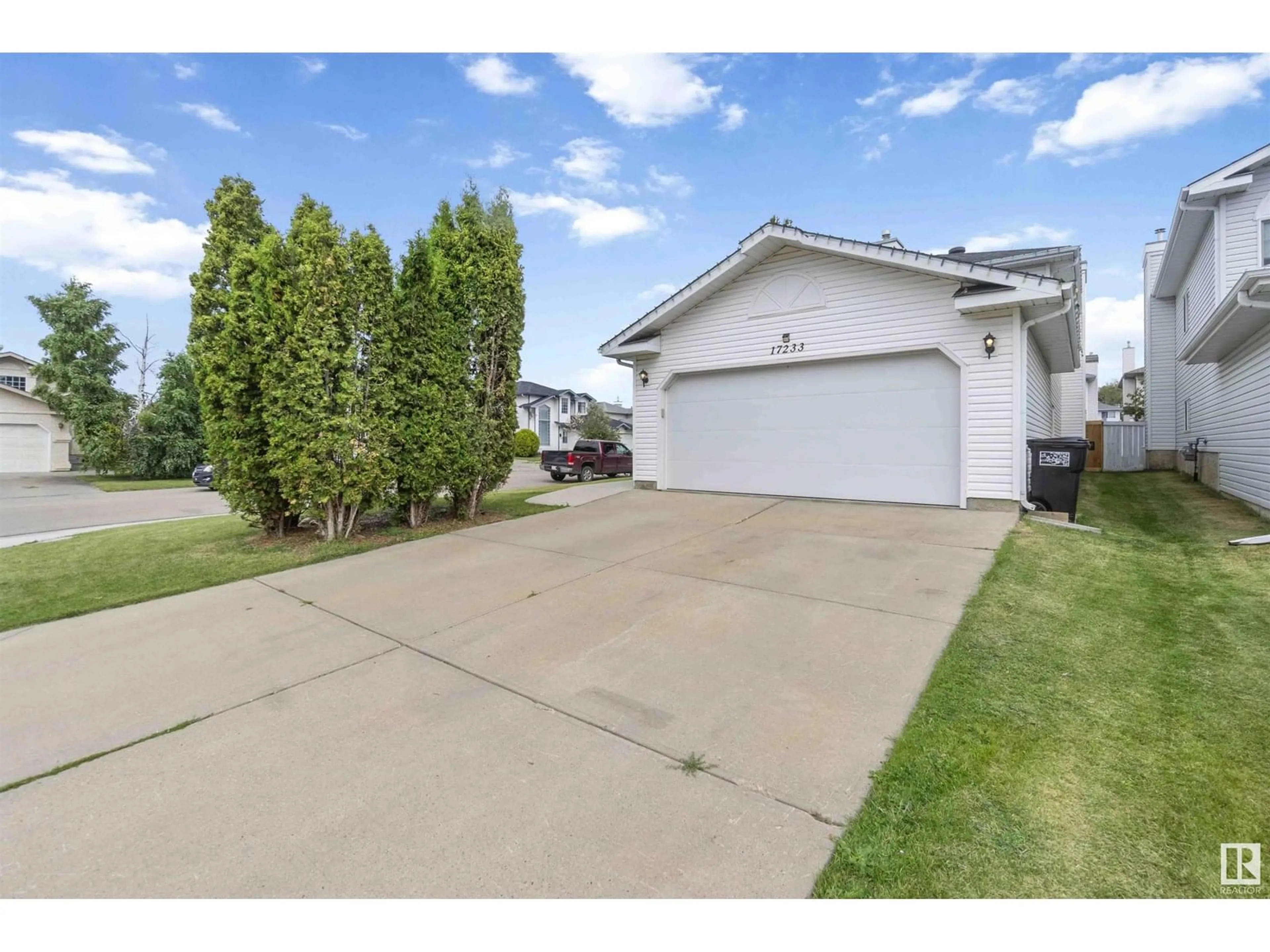 A pic from outside/outdoor area/front of a property/back of a property/a pic from drone, street for 17233 113A ST, Edmonton Alberta T5X5Y4