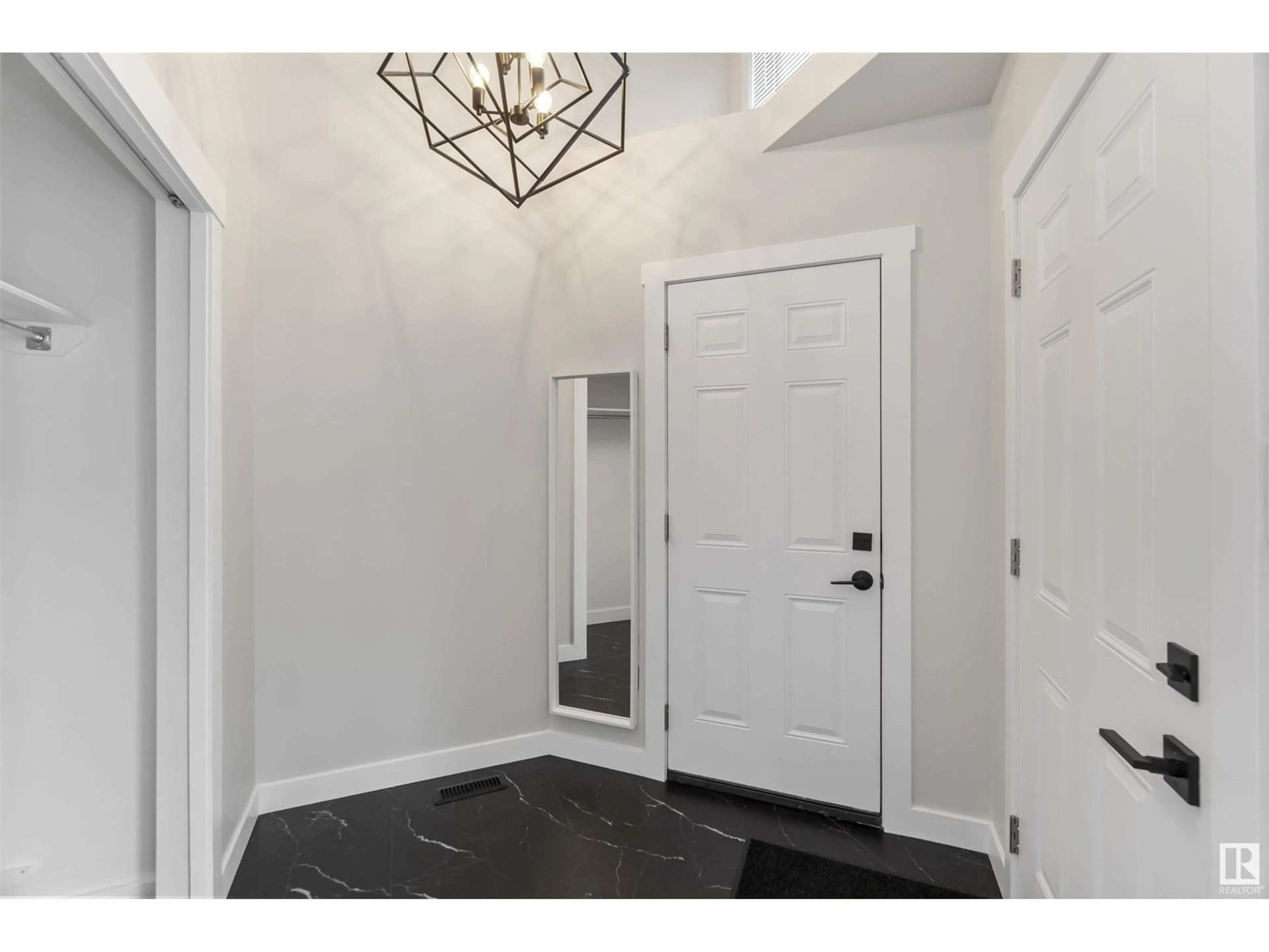 Indoor entryway for 17233 113A ST, Edmonton Alberta T5X5Y4