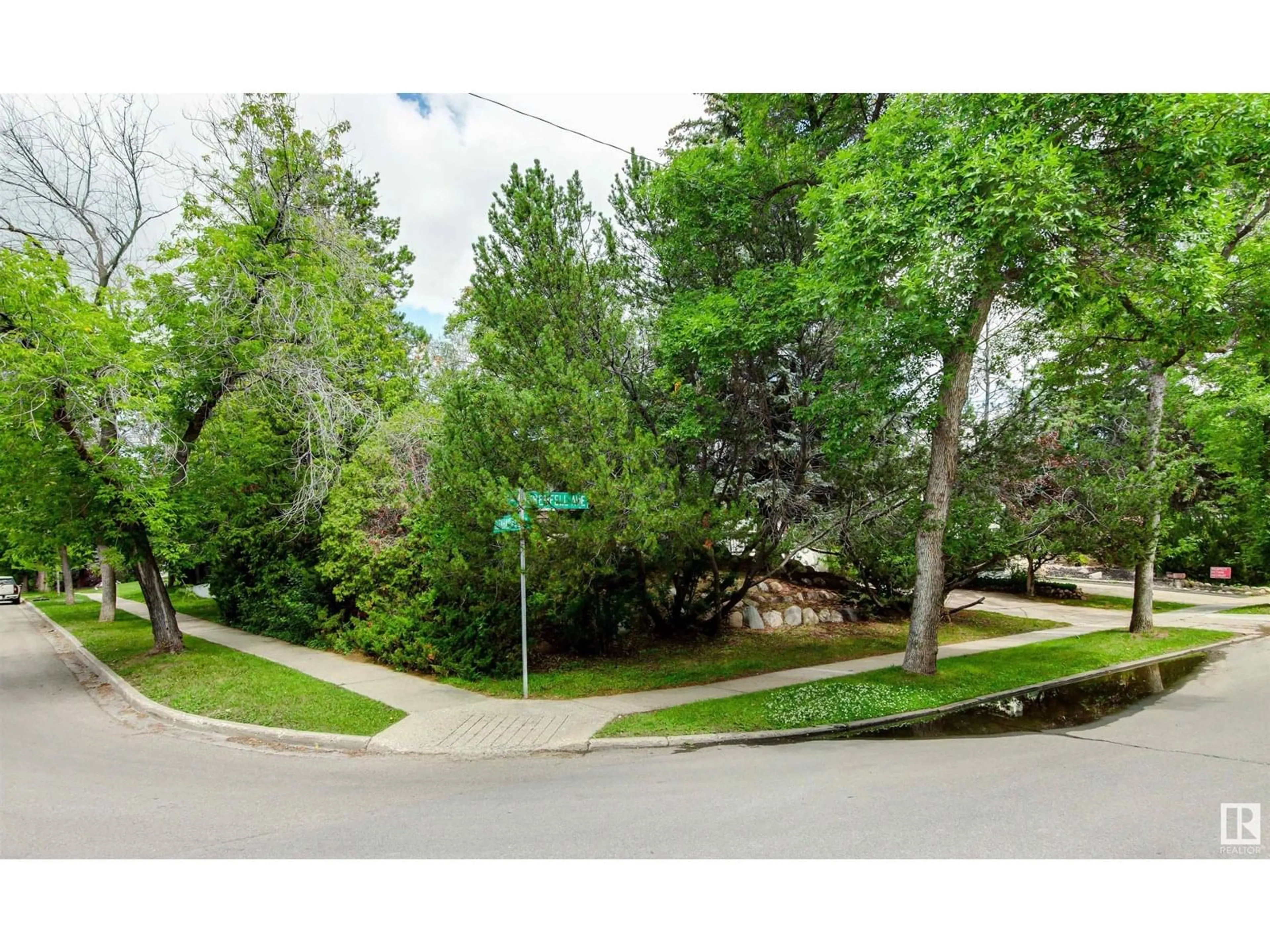 A pic from outside/outdoor area/front of a property/back of a property/a pic from drone, forest/trees view for 24 GRENFELL AV, St. Albert Alberta T8N0Z1