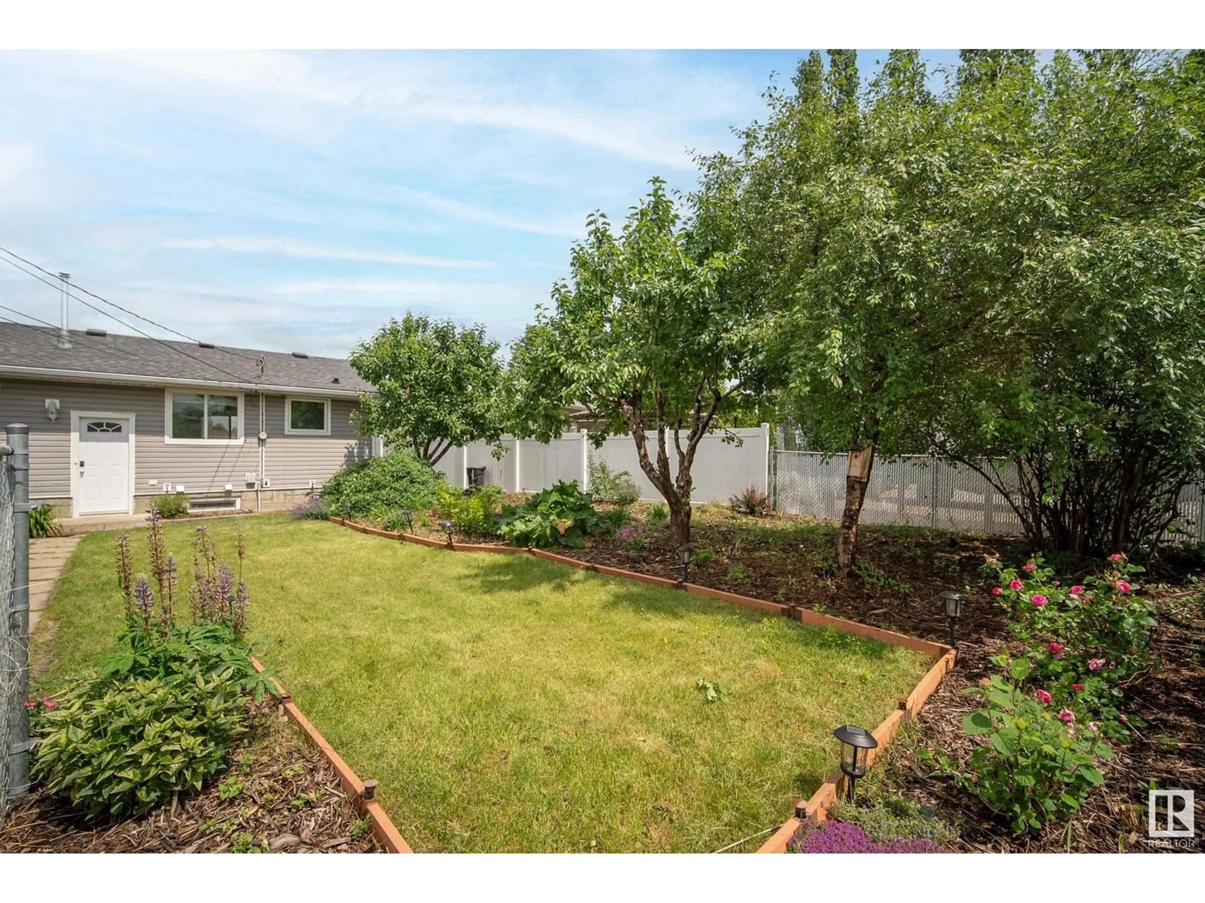 Patio, unknown for 9015 135A AV, Edmonton Alberta T5E1S2