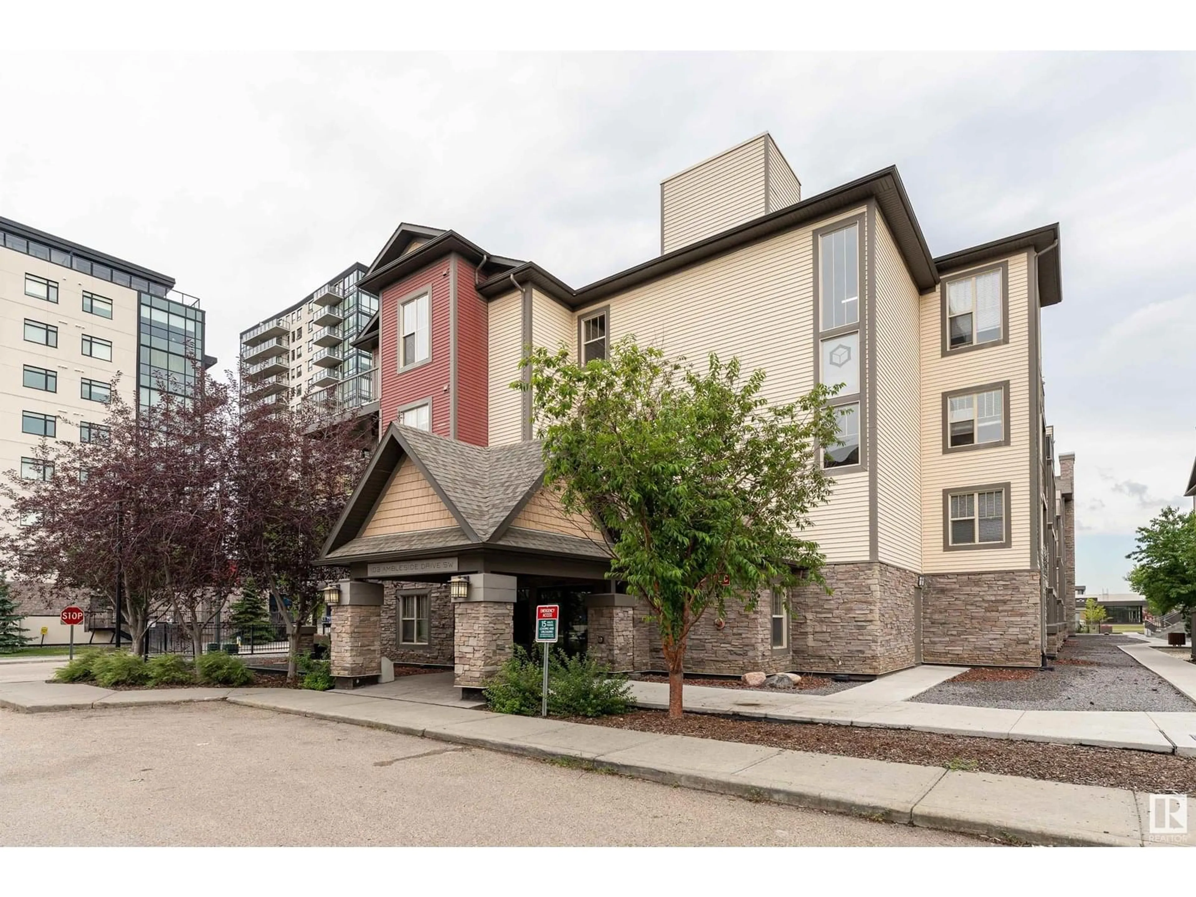 Patio, building for 103 - 201 AMBLESIDE DR, Edmonton Alberta T6W0J4