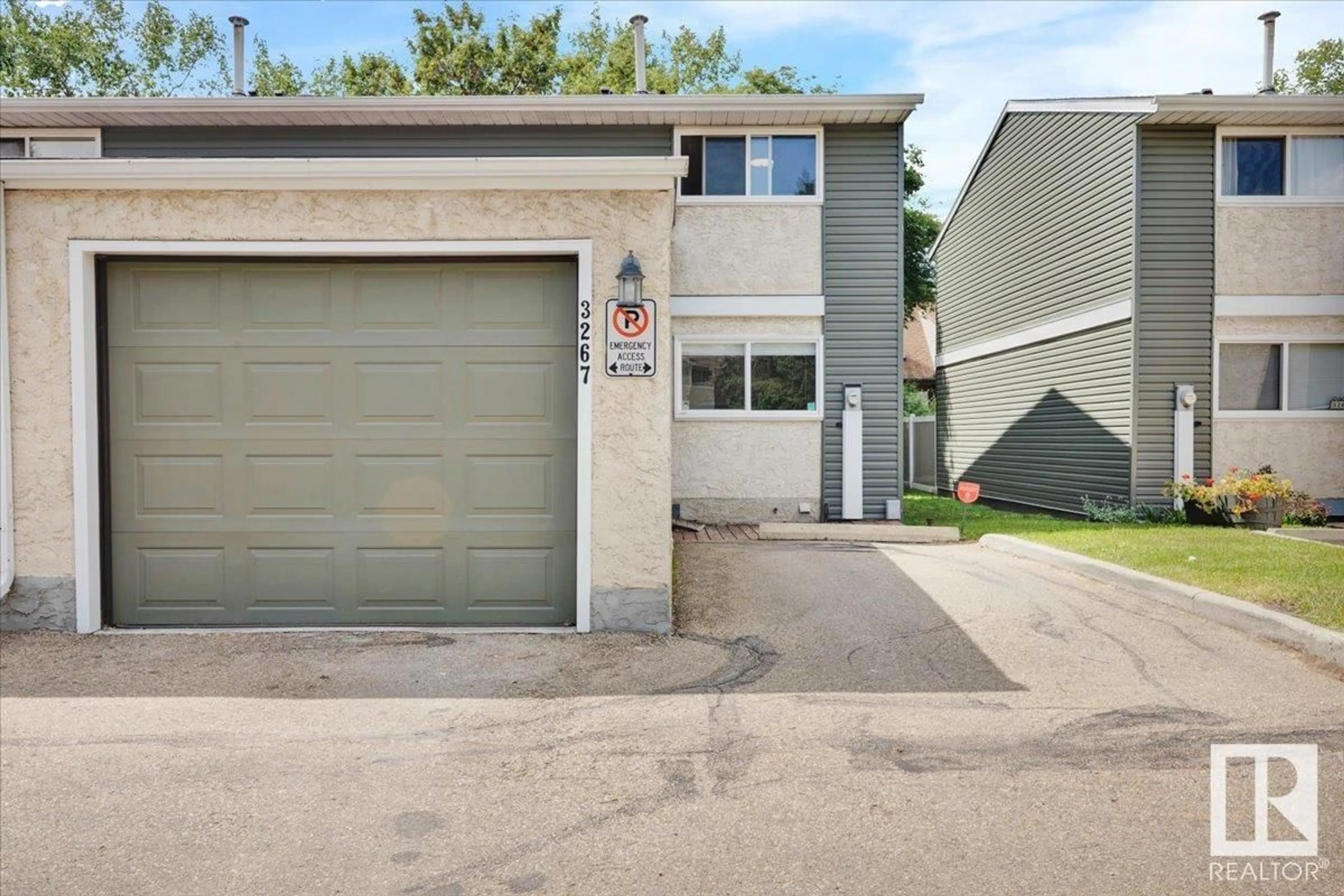 Indoor garage for 3267 132A AV, Edmonton Alberta T5A3K4