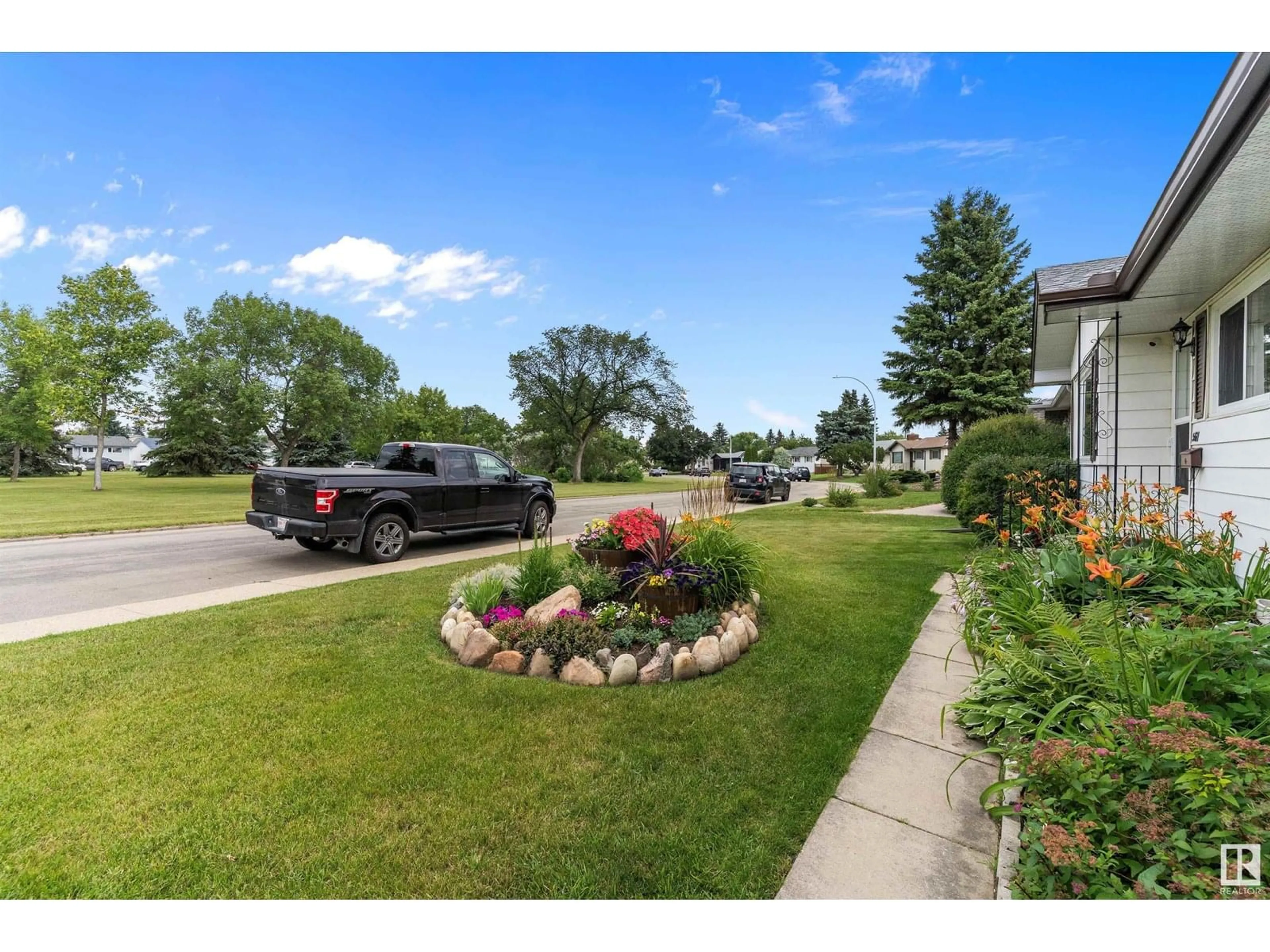 A pic from outside/outdoor area/front of a property/back of a property/a pic from drone, street for 5611 142 AV, Edmonton Alberta T5A1J1
