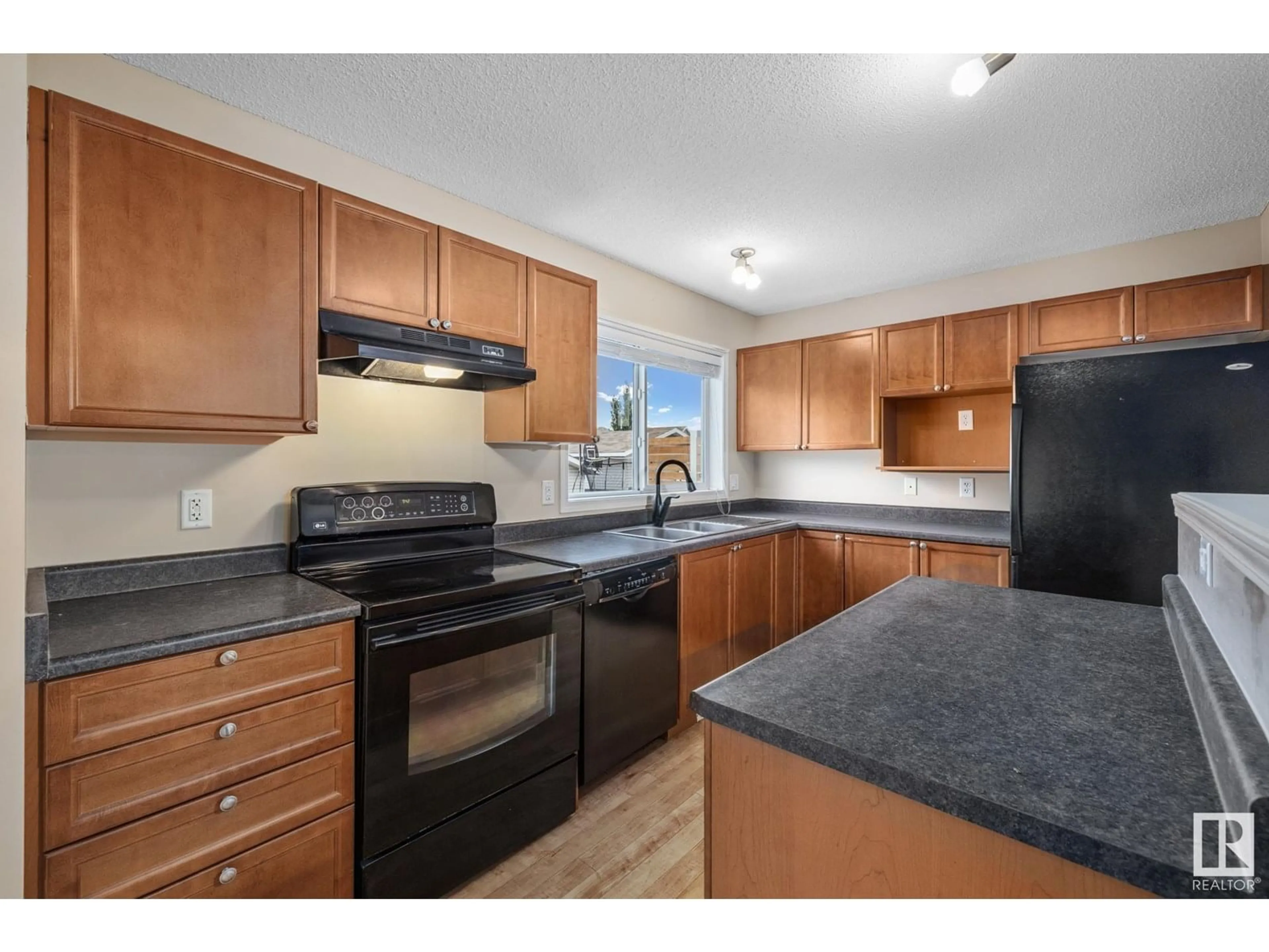 Standard kitchen, unknown for 7404 16 AV, Edmonton Alberta T6X0E1