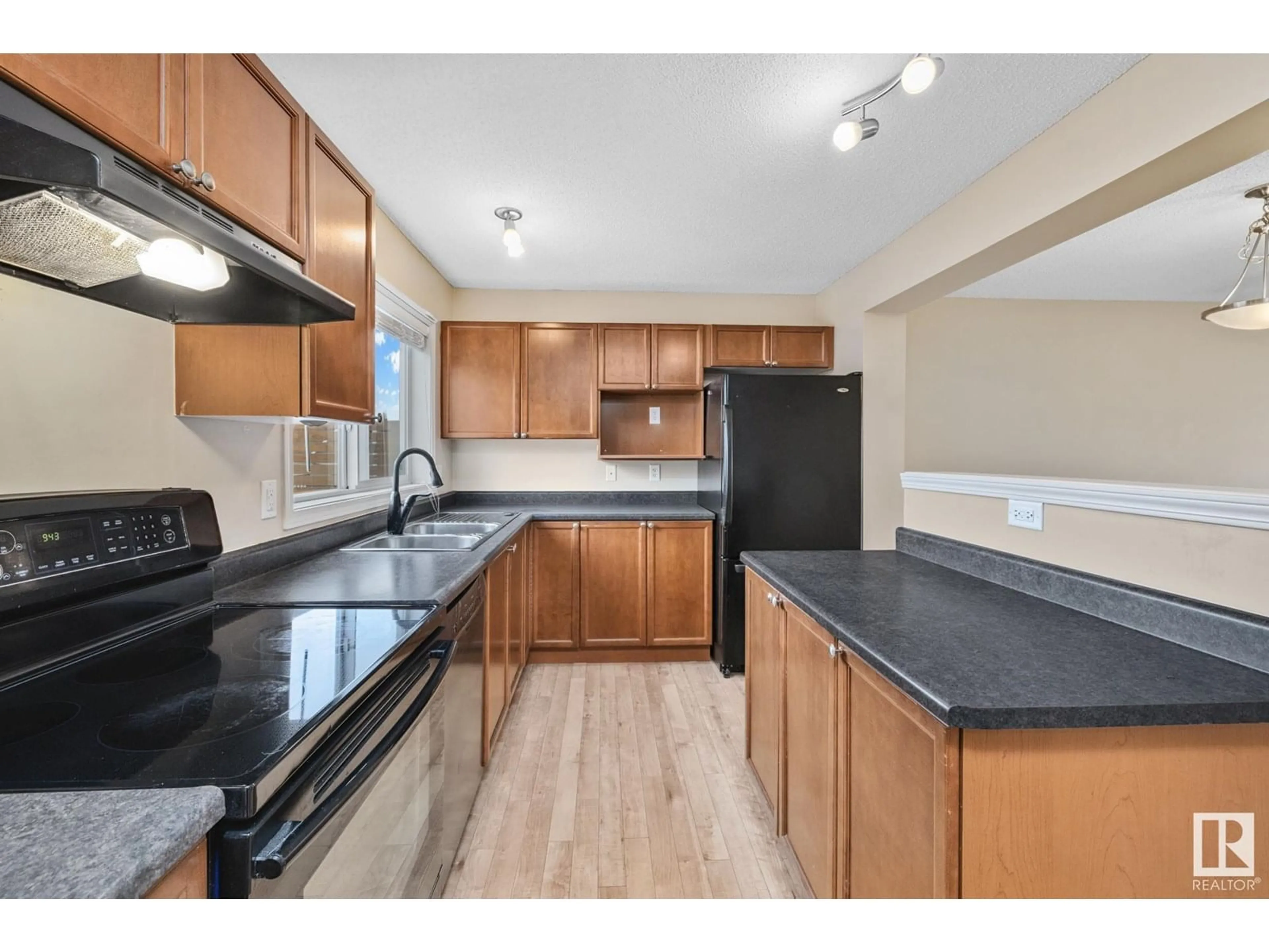 Standard kitchen, unknown for 7404 16 AV, Edmonton Alberta T6X0E1