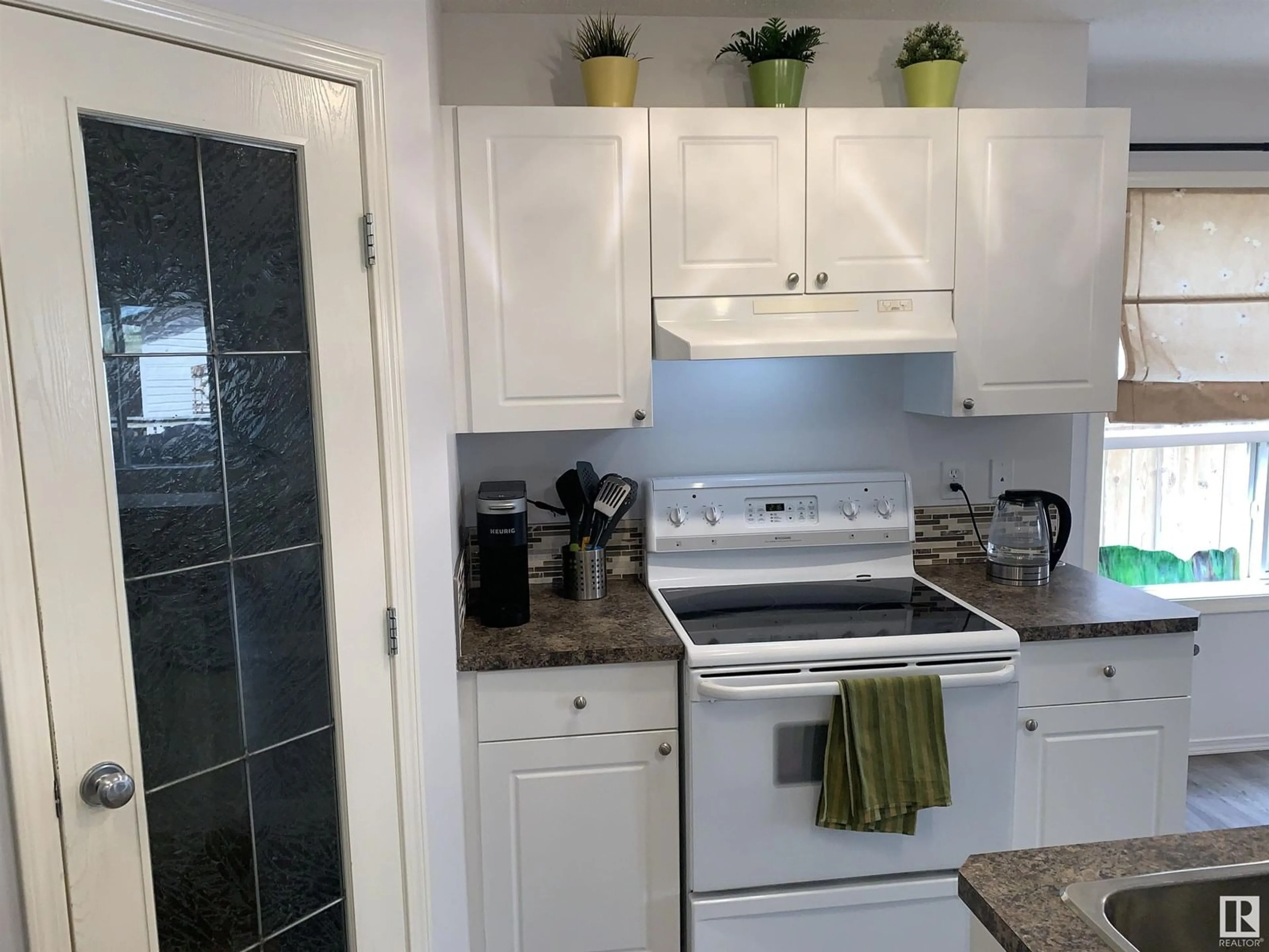 Standard kitchen, unknown for 207 ARBOUR MEADOWS CL, Calgary Alberta T3G5J3