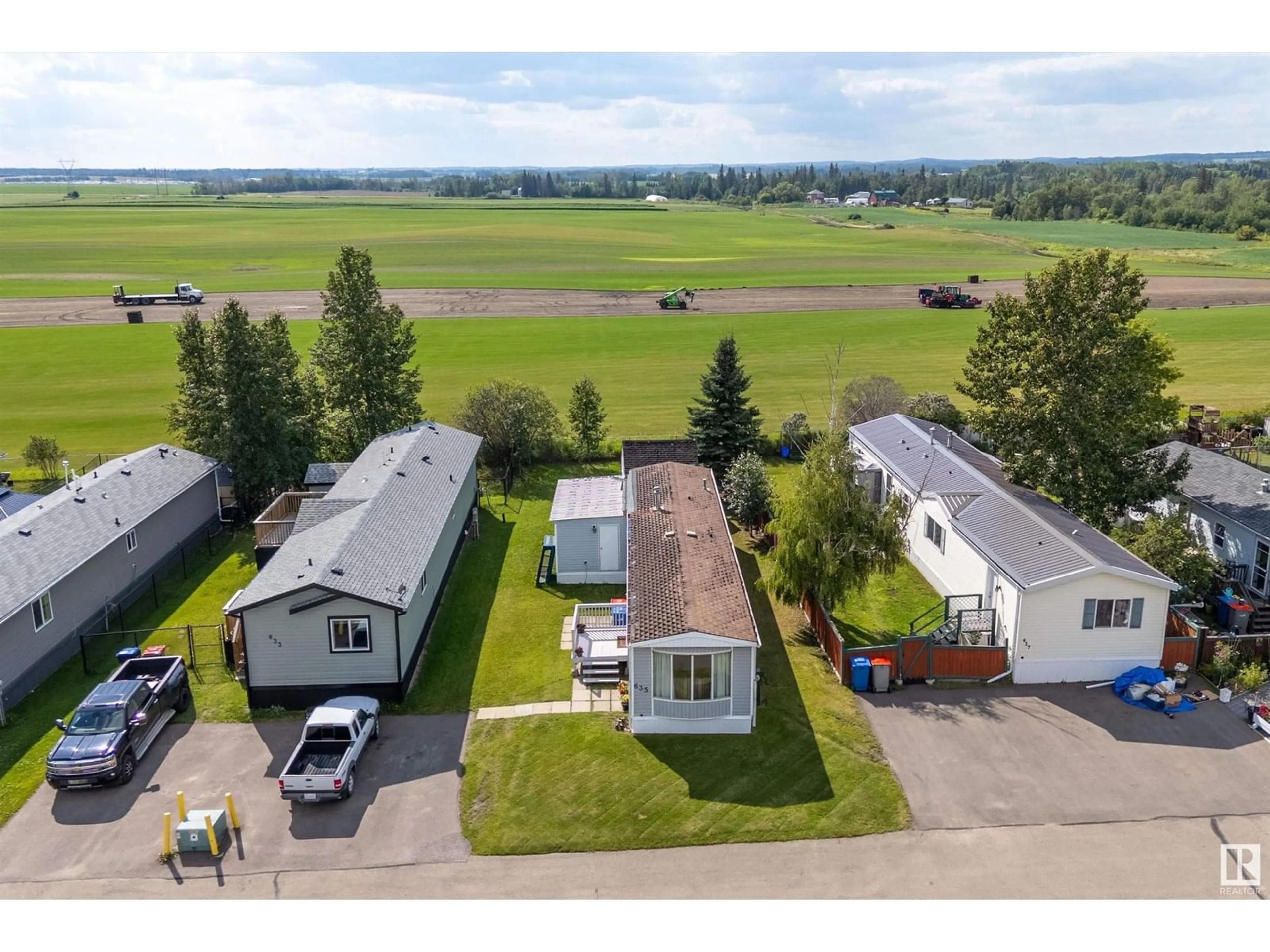 A pic from outside/outdoor area/front of a property/back of a property/a pic from drone, unknown for 635 53222 RR 272, Rural Parkland County Alberta T7X3P7