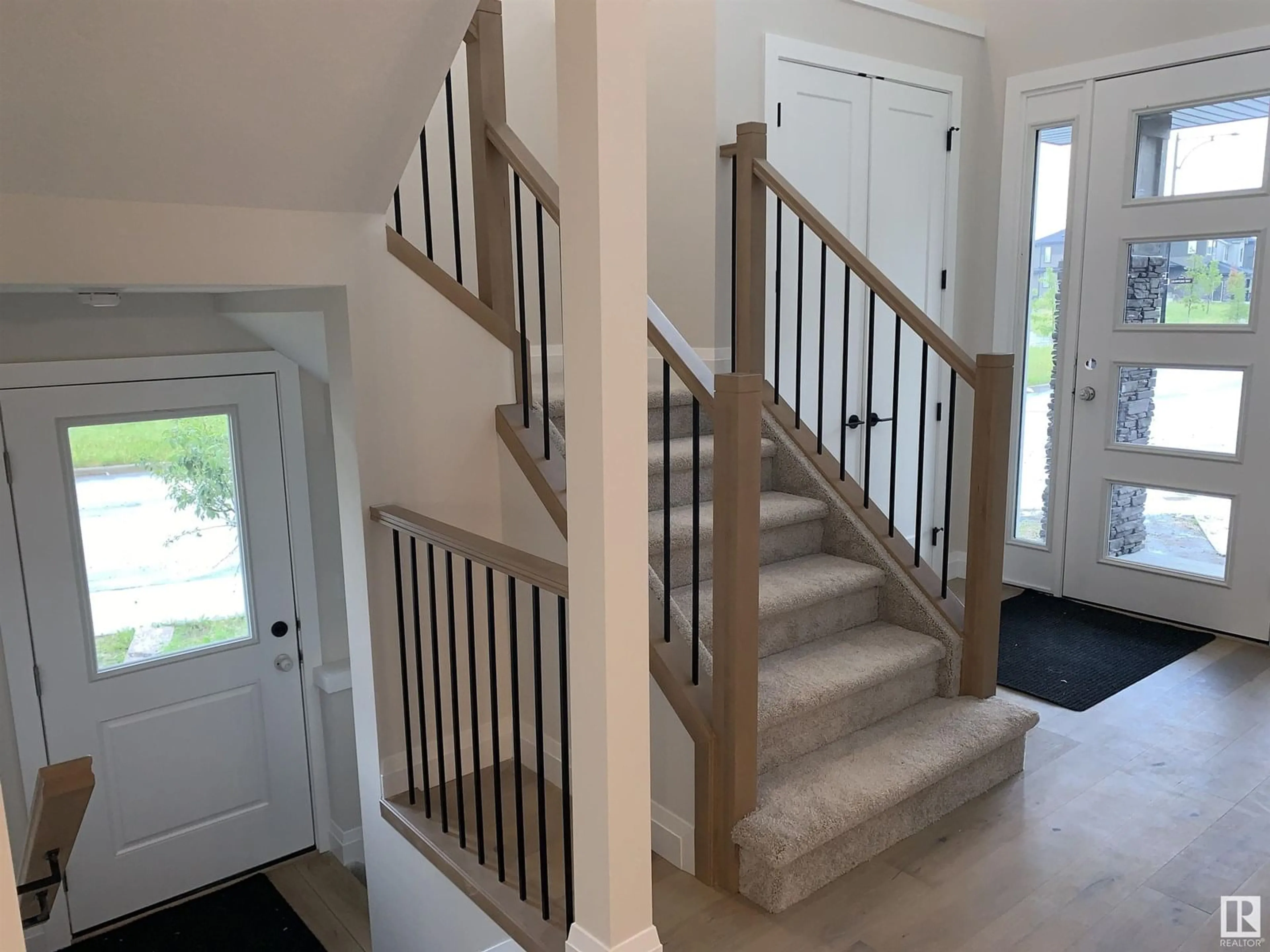Stairs for 6704 CRAWFORD WY, Edmonton Alberta T6W1A6
