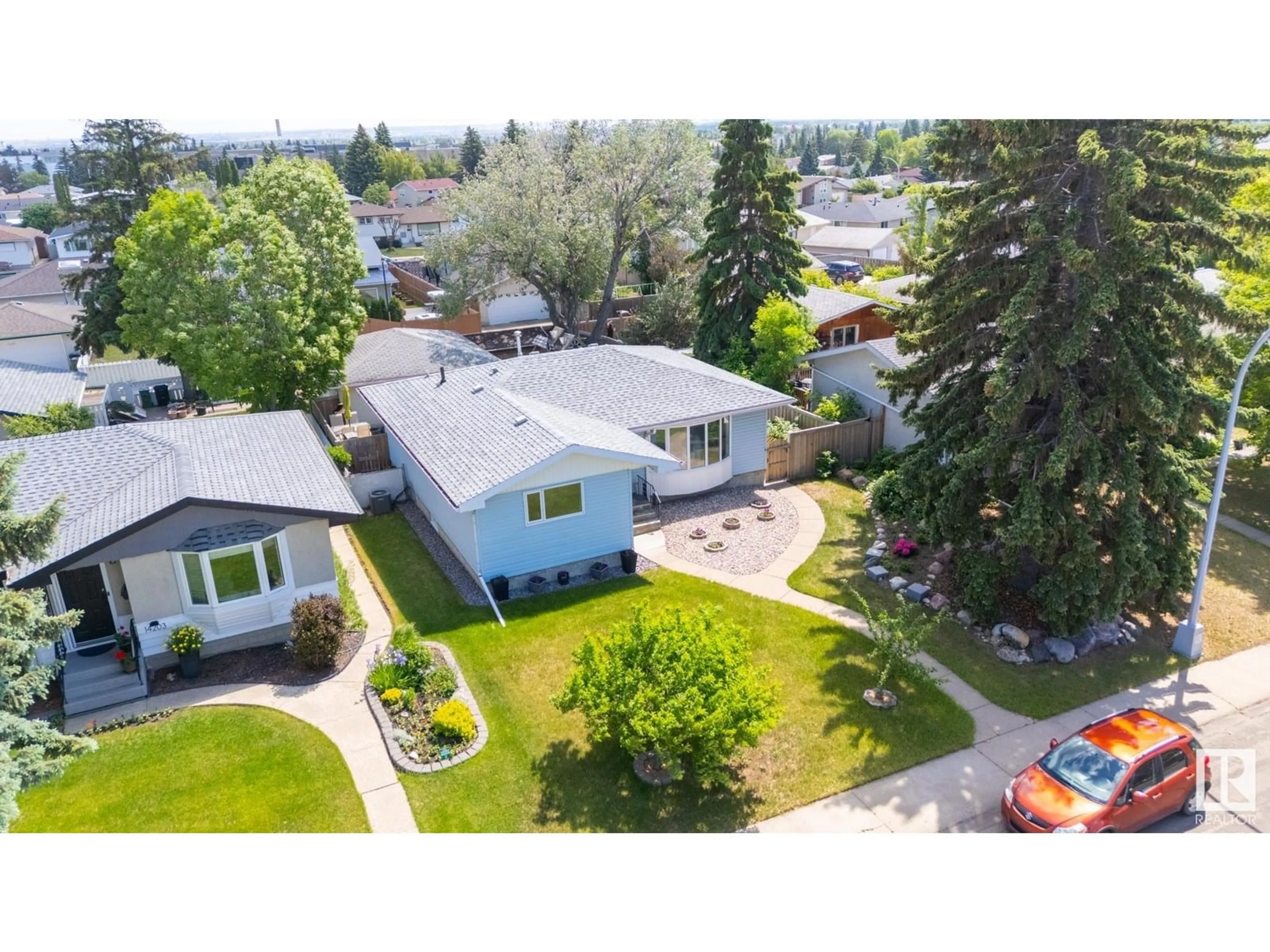 A pic from outside/outdoor area/front of a property/back of a property/a pic from drone, street for NW - 14123 72 ST, Edmonton Alberta T5C0R4