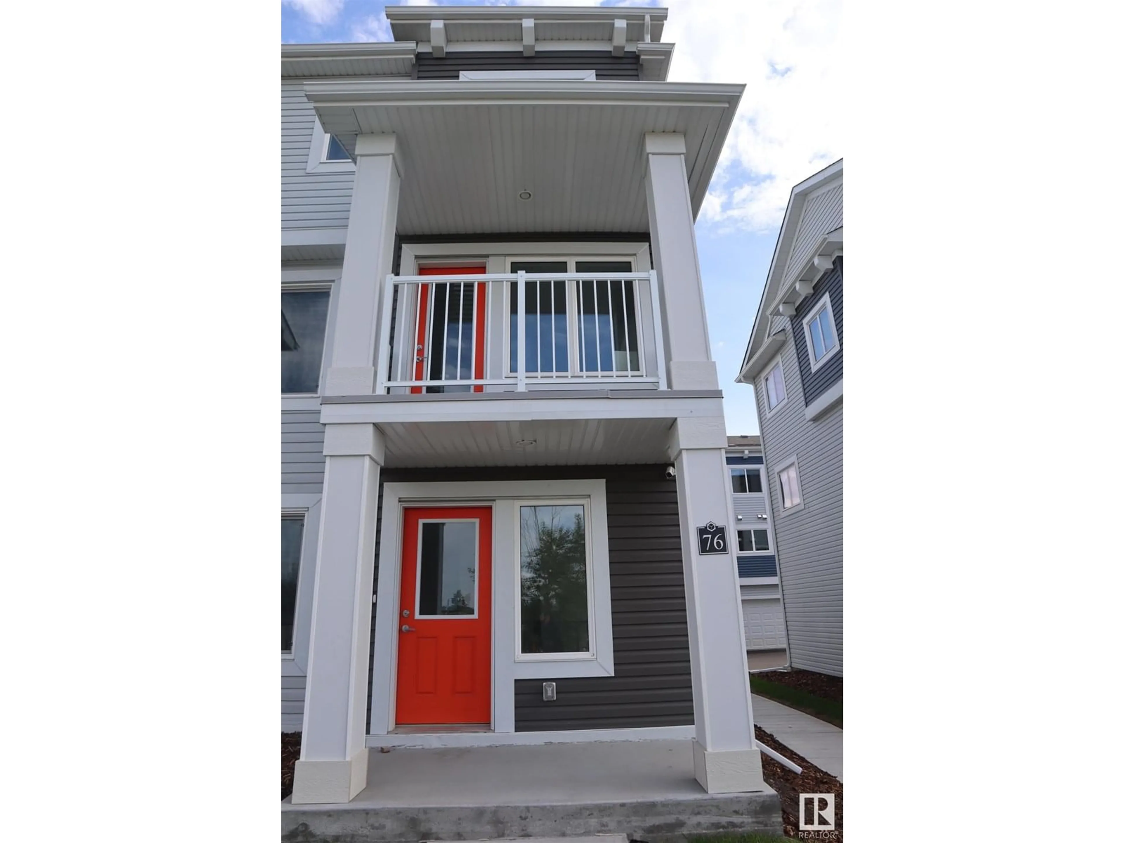 Indoor foyer for 76 16335 84 ST NW, Edmonton Alberta T5Z0S2