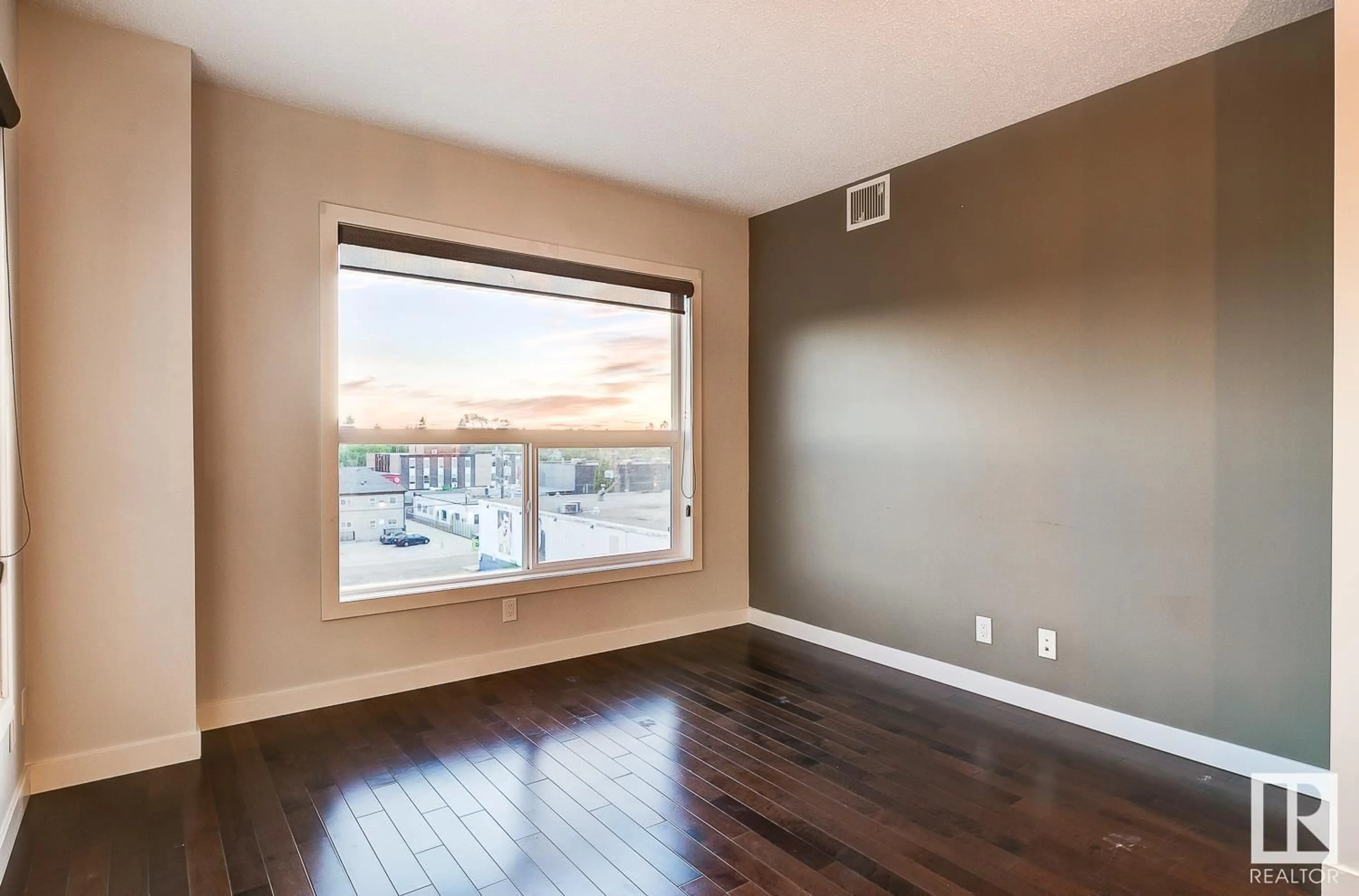 A pic of a room for 407 - 10523 123 ST, Edmonton Alberta T5N1N9