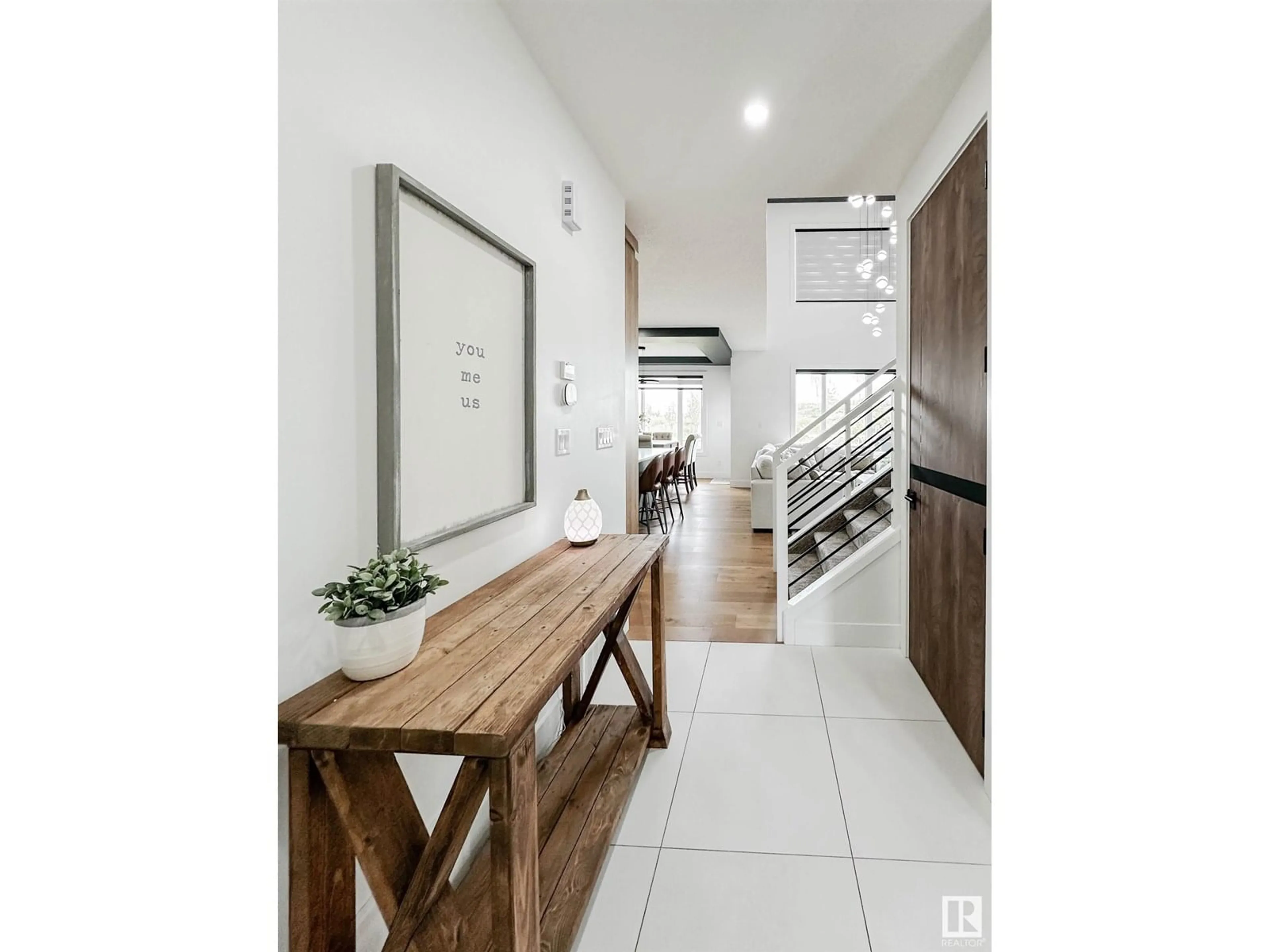 Indoor entryway for 20940 128 AV, Edmonton Alberta T5S0R6