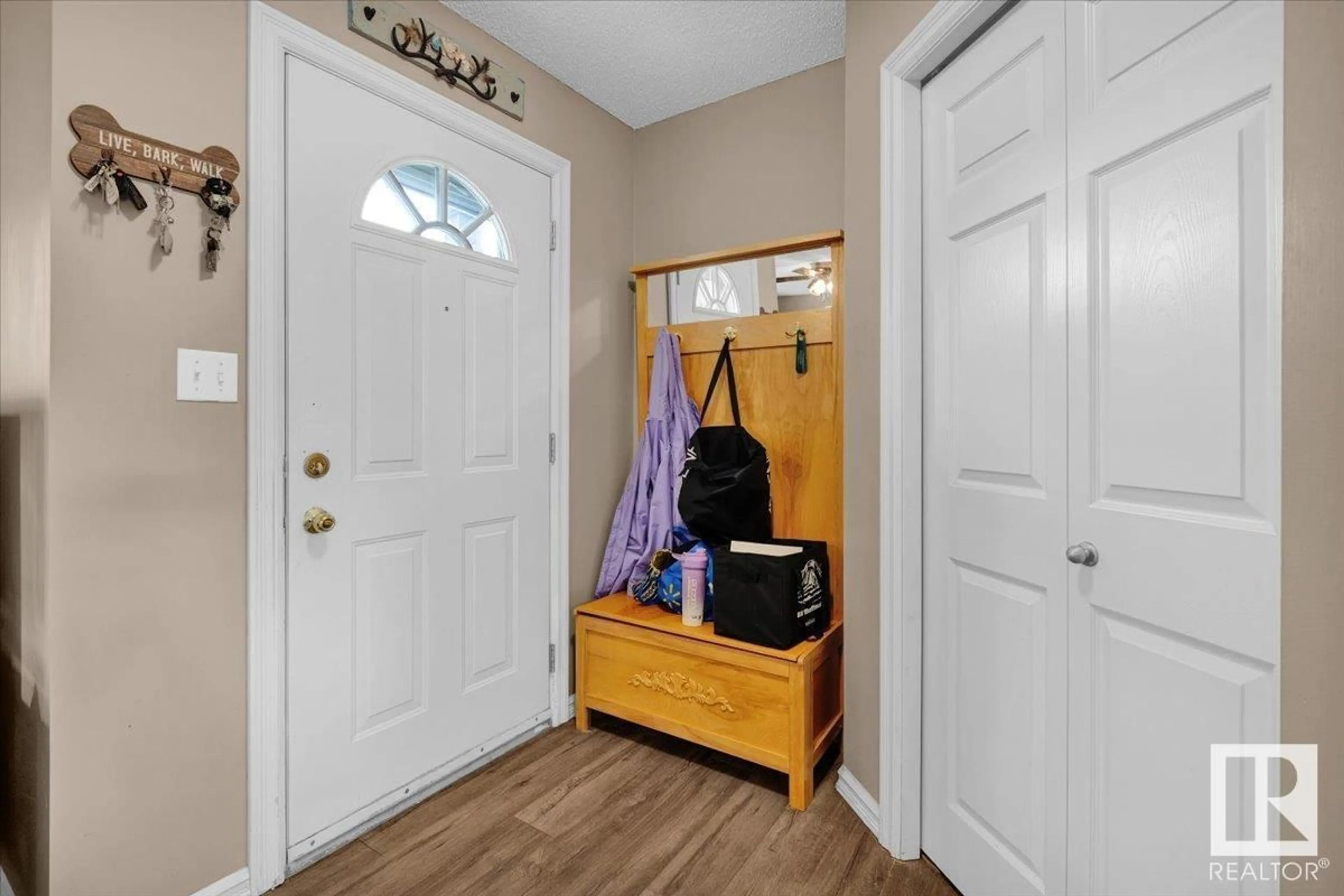 Indoor entryway for 3903 160 AV, Edmonton Alberta T5Y3J7