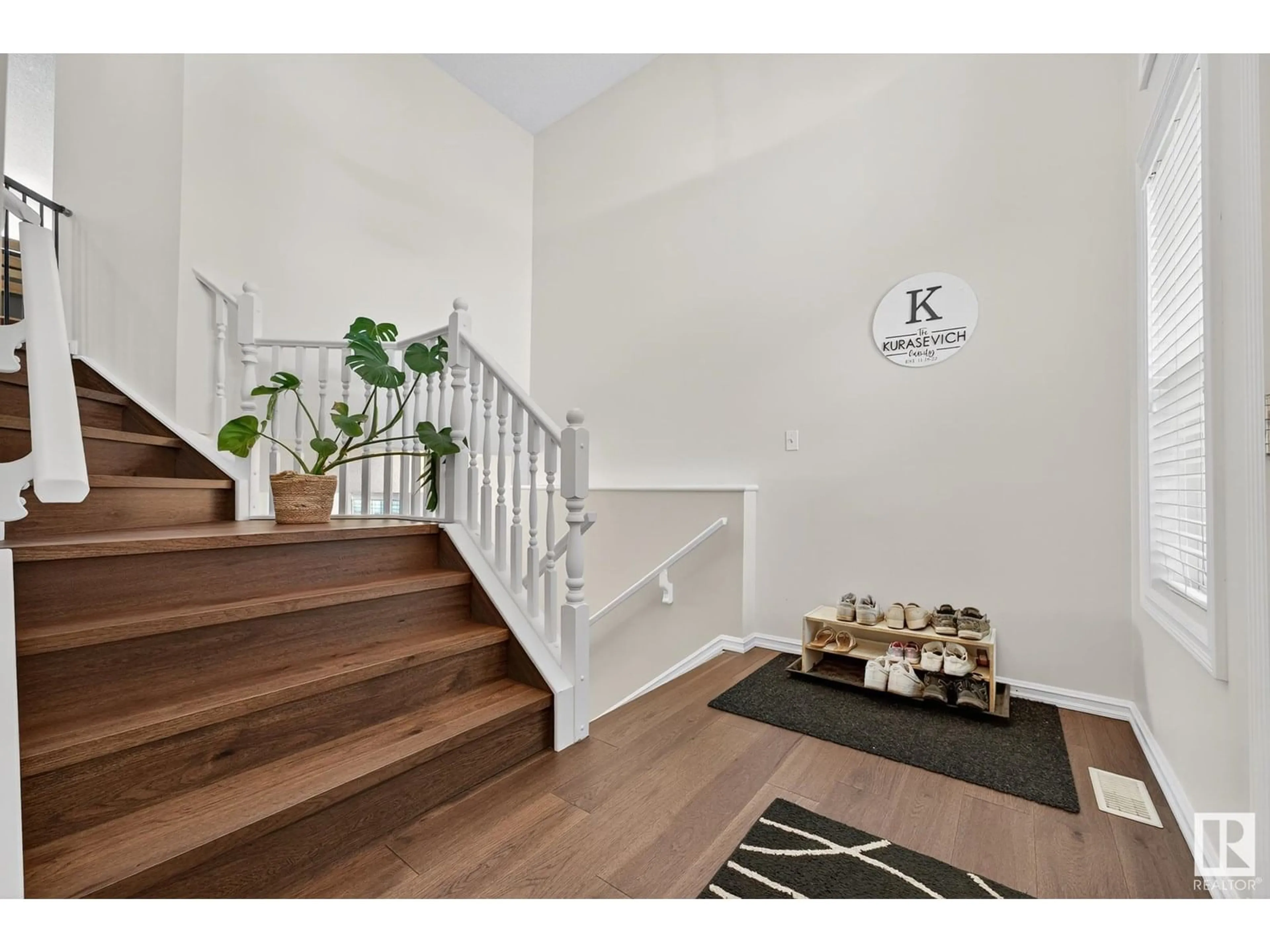 Indoor entryway for 109 FORREST DR, Sherwood Park Alberta T8A6A8