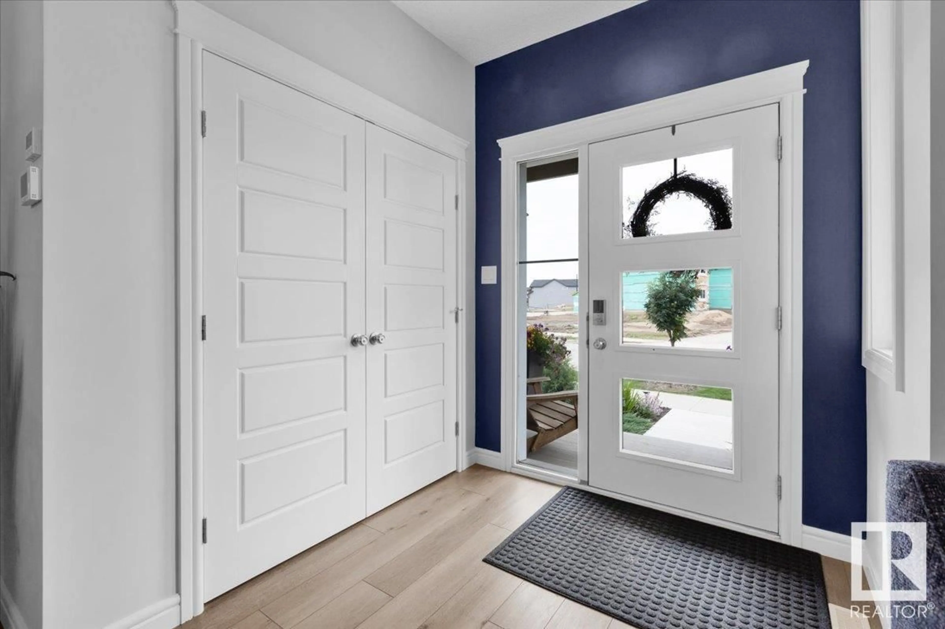 Indoor entryway for 4511 KINSELLA LI, Edmonton Alberta T6W4J9
