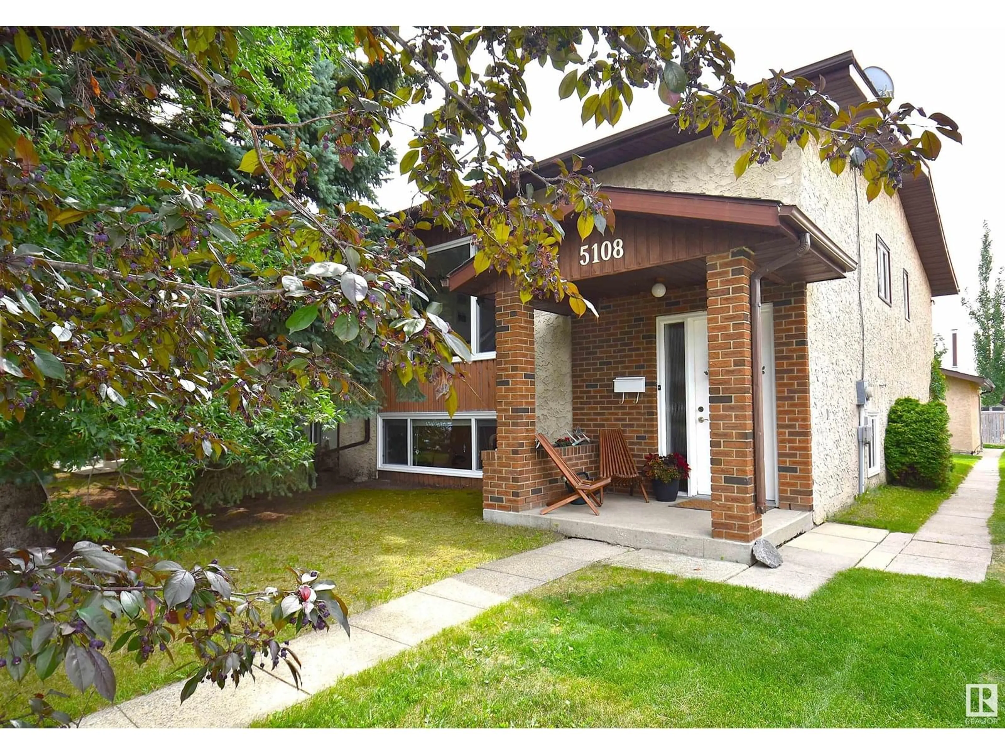 Home with brick exterior material, street for 5108 57 AV, Stony Plain Alberta T7Z1A5