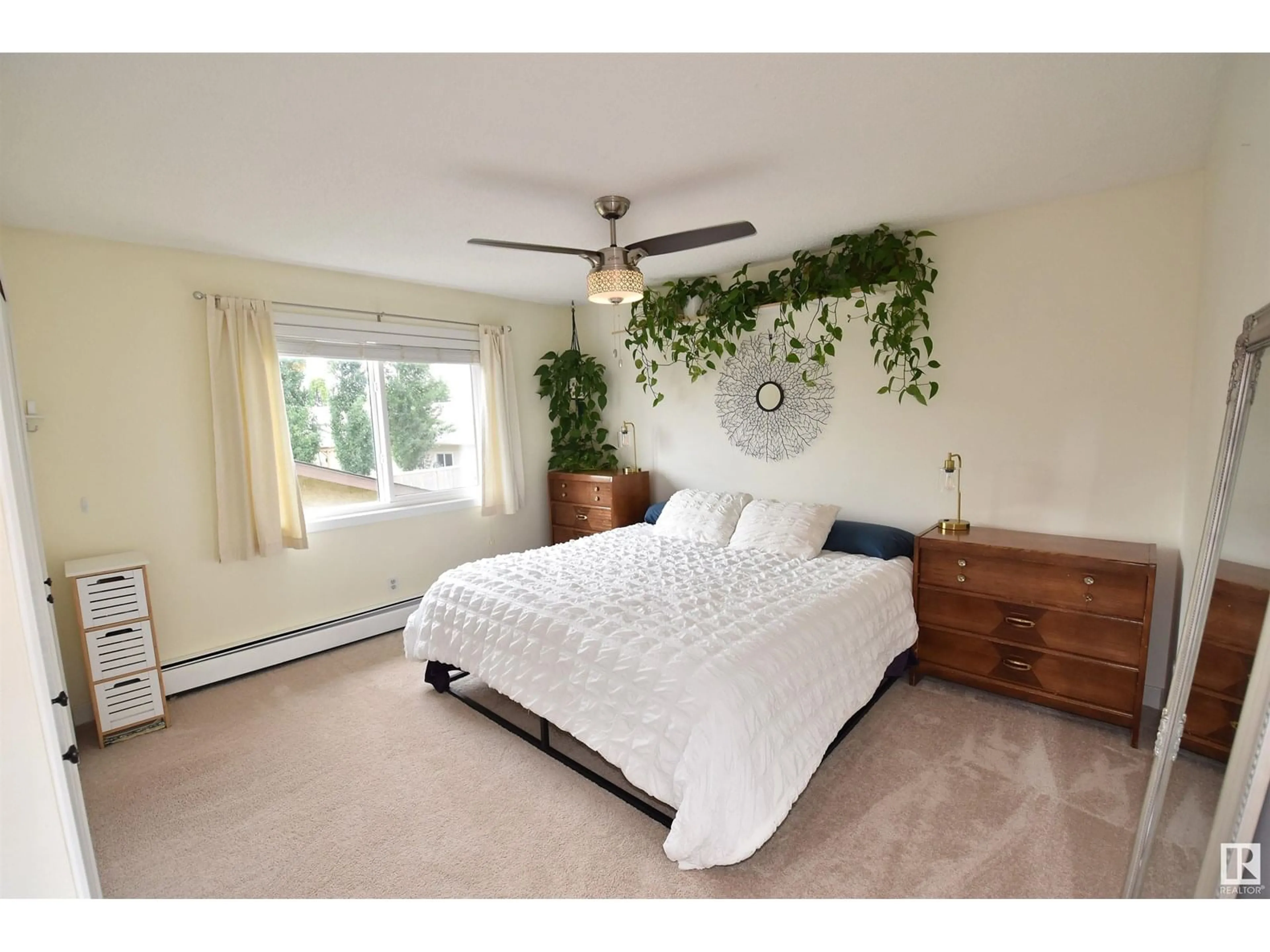 Bedroom with bed, unknown for 5108 57 AV, Stony Plain Alberta T7Z1A5