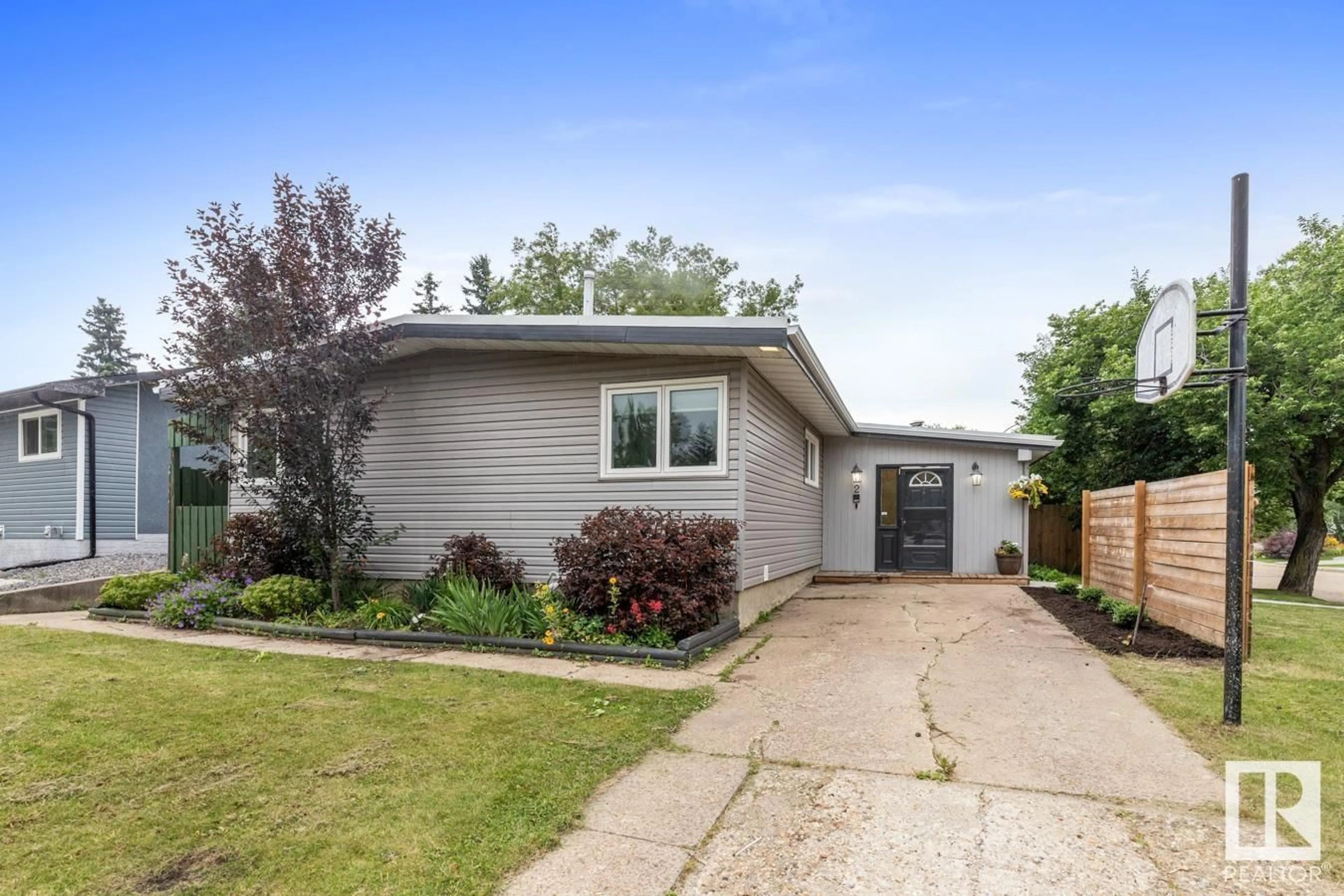 Home with vinyl exterior material, street for 2 EAGLE DR, Sherwood Park Alberta T8A0E2