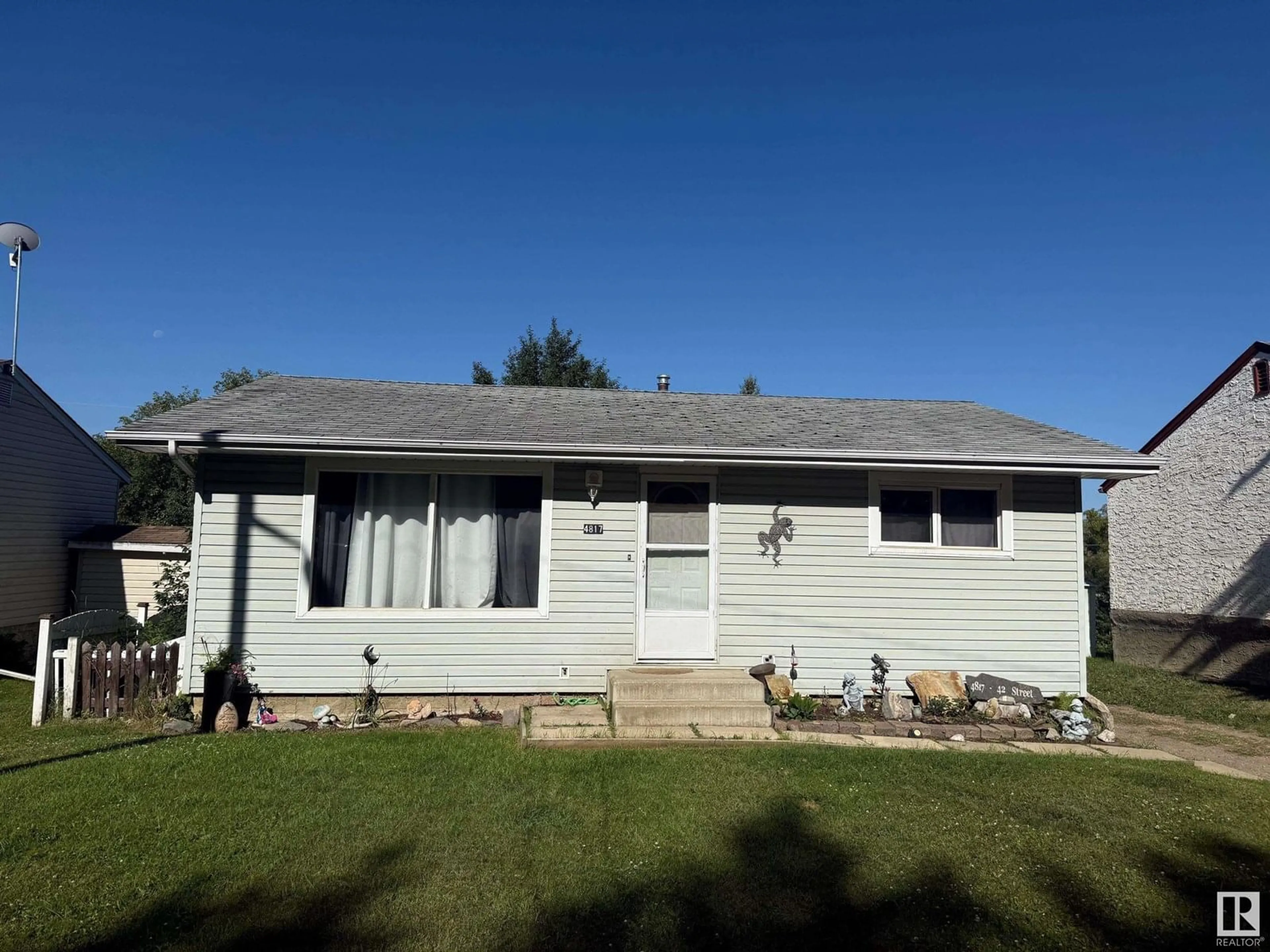 Home with vinyl exterior material, street for 4817 42 ST, Athabasca Town Alberta T9S1P7