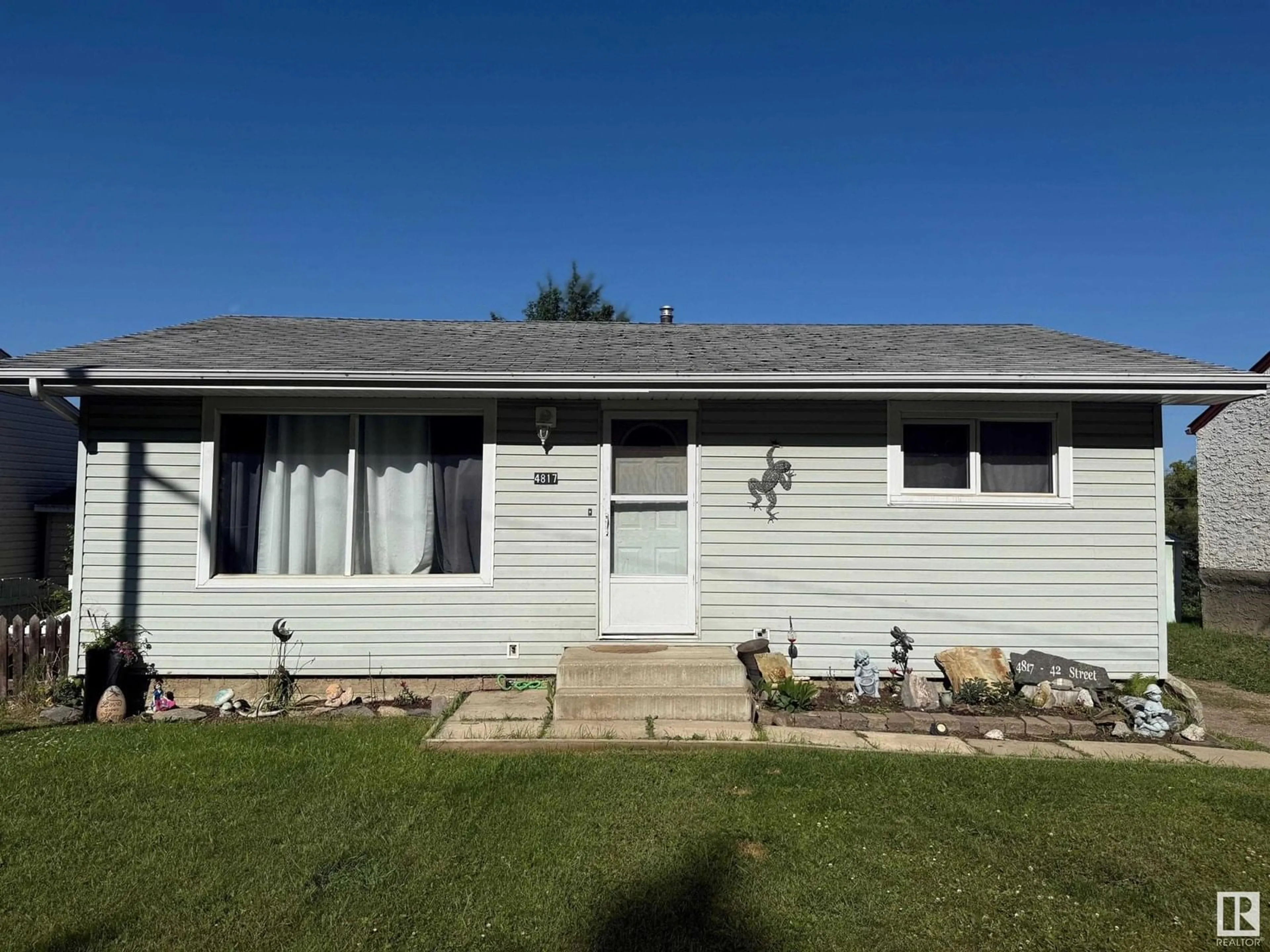 Home with vinyl exterior material, street for 4817 42 ST, Athabasca Town Alberta T9S1P7
