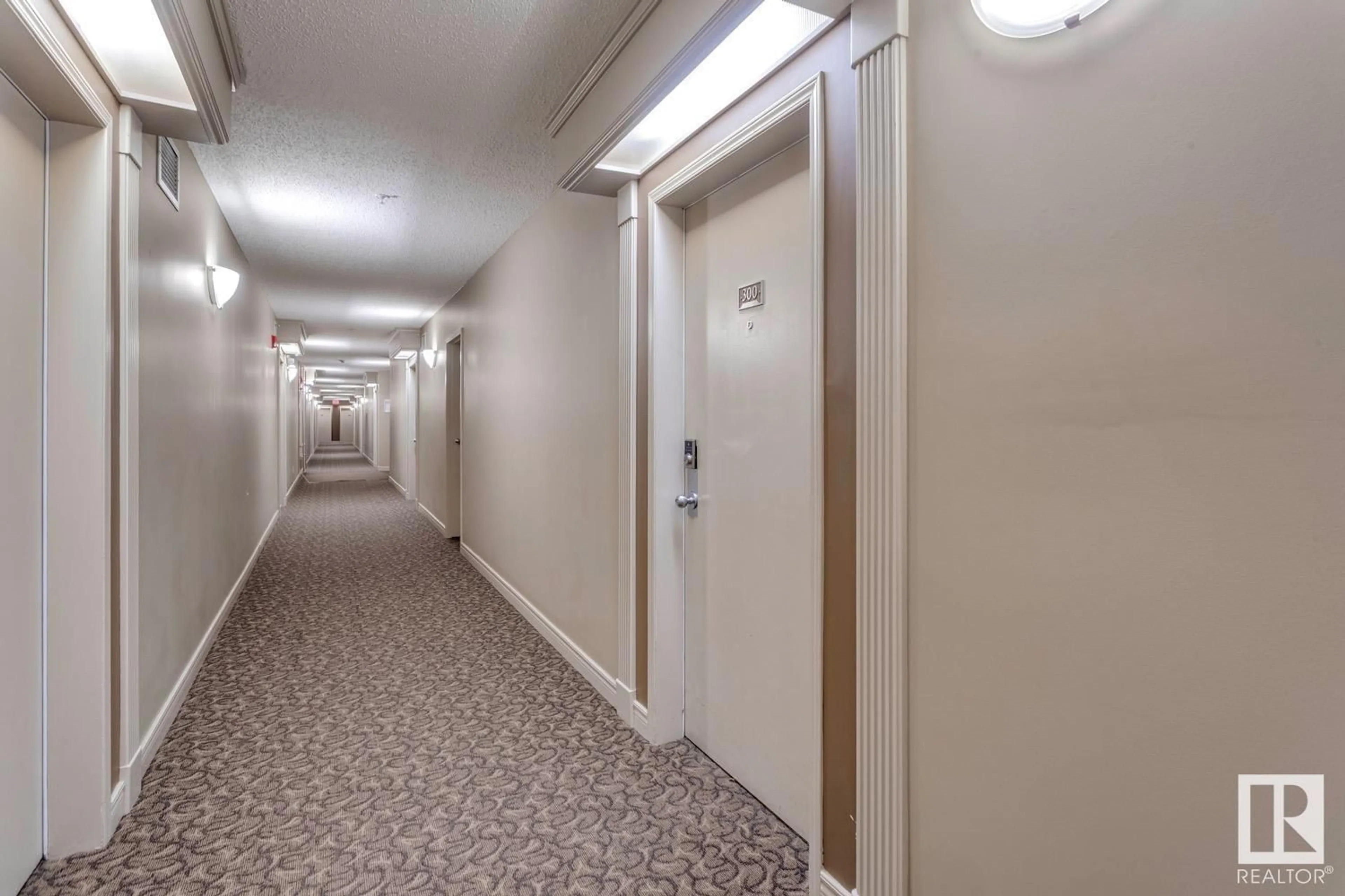 Indoor foyer for 300 10311 111 ST NW, Edmonton Alberta T5K2Y8