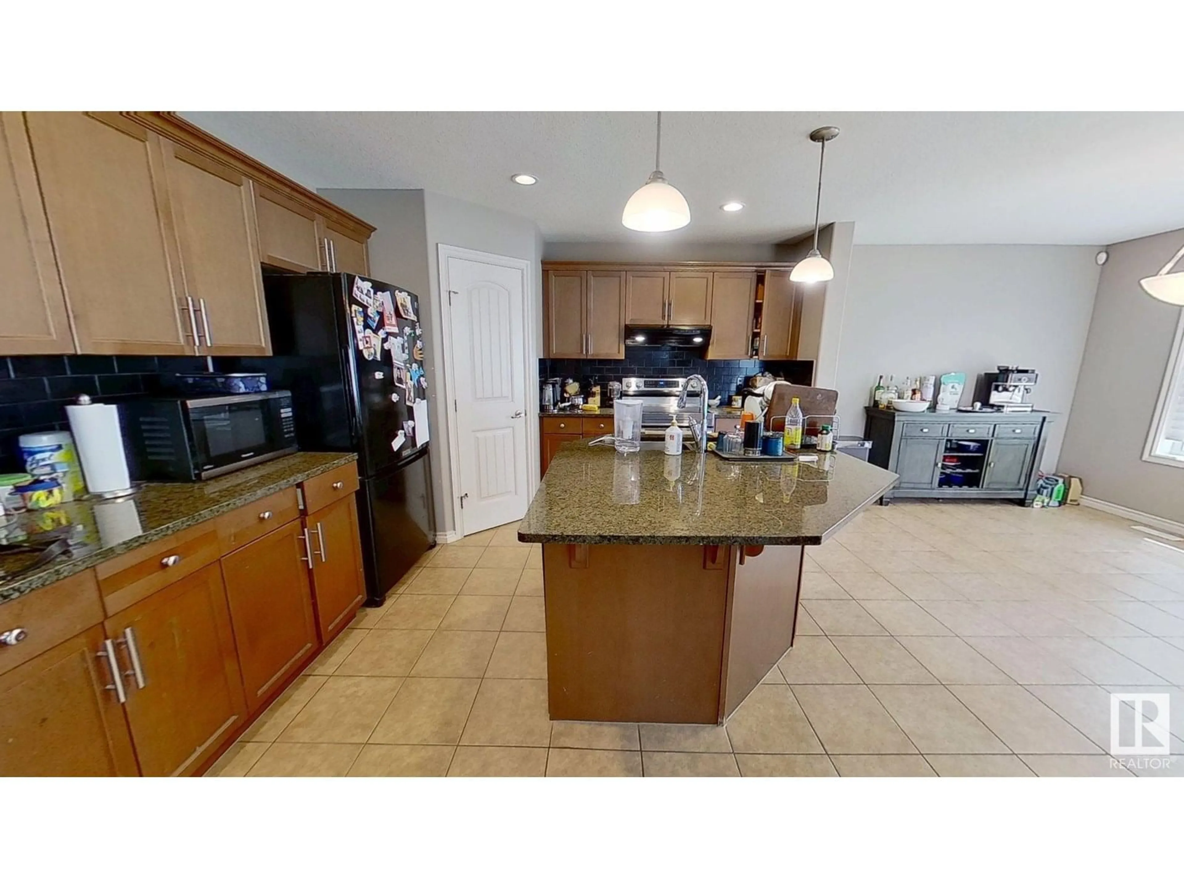 Open concept kitchen, ceramic/tile floor for SW - 6723 19 AV, Edmonton Alberta T6X0L8
