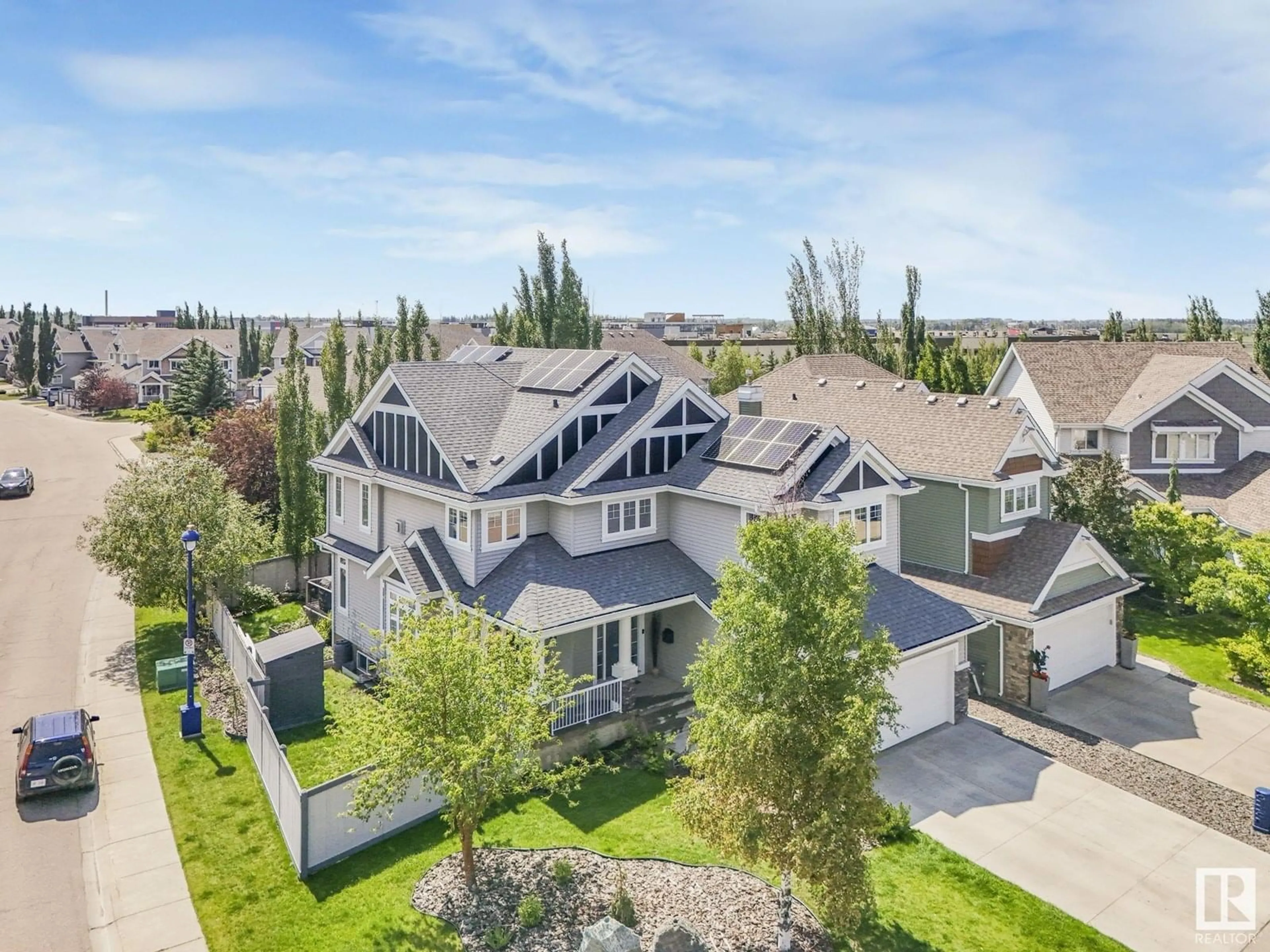 A pic from outside/outdoor area/front of a property/back of a property/a pic from drone, street for SW SW - 932 SUMMERSIDE LI, Edmonton Alberta T6X1B2