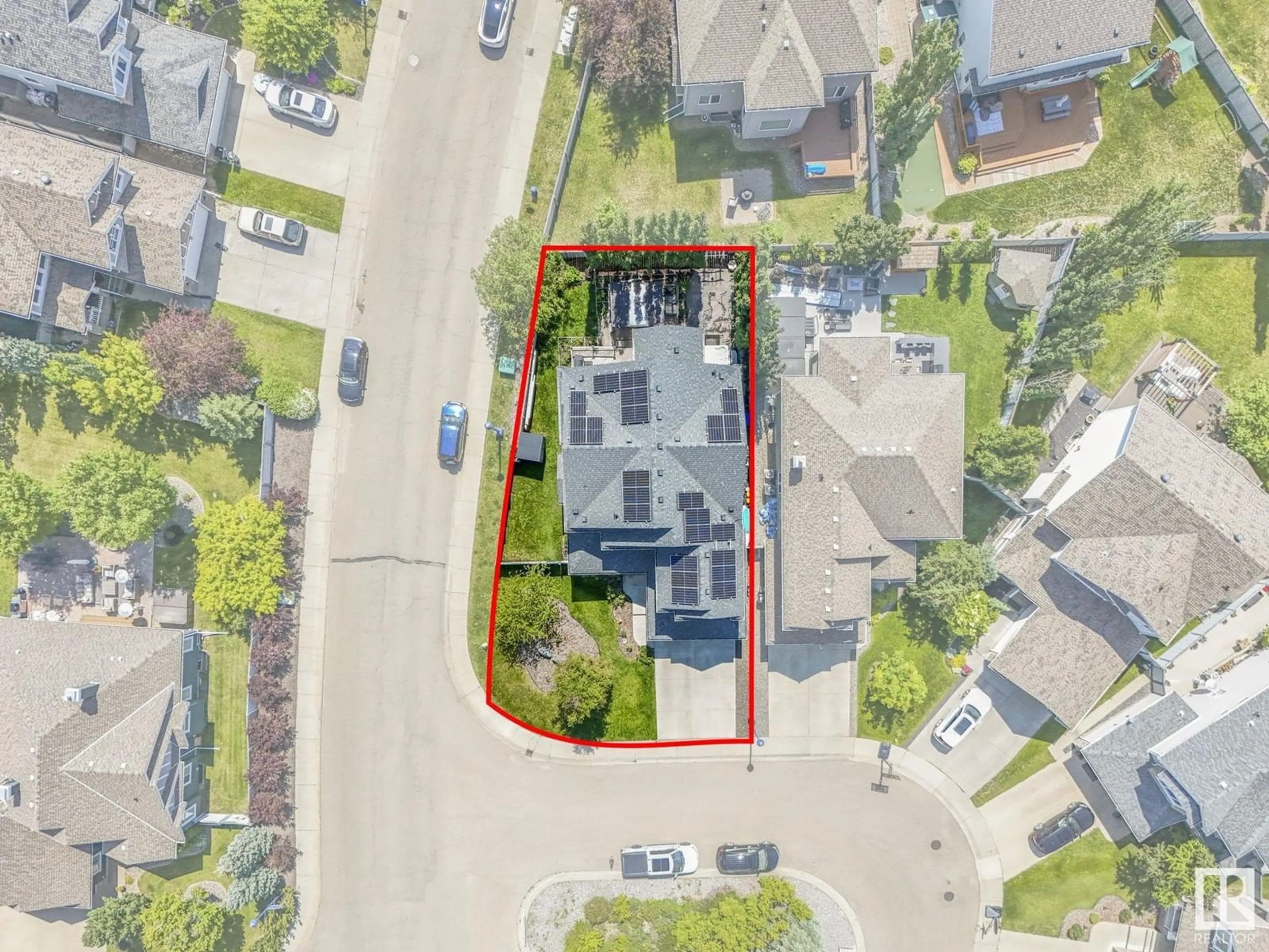 A pic from outside/outdoor area/front of a property/back of a property/a pic from drone, street for SW SW - 932 SUMMERSIDE LI, Edmonton Alberta T6X1B2