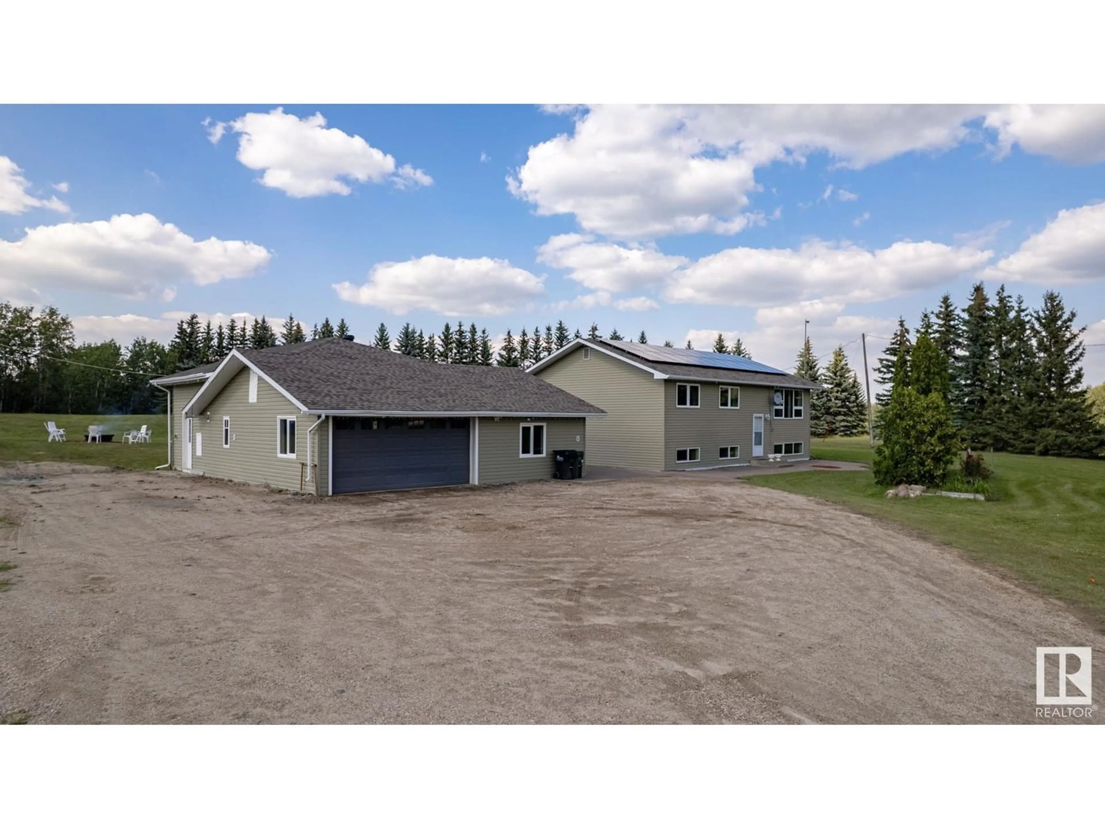 A pic from outside/outdoor area/front of a property/back of a property/a pic from drone, unknown for 14 - 53158 RGE ROAD 215, Rural Strathcona County Alberta T0B0E0